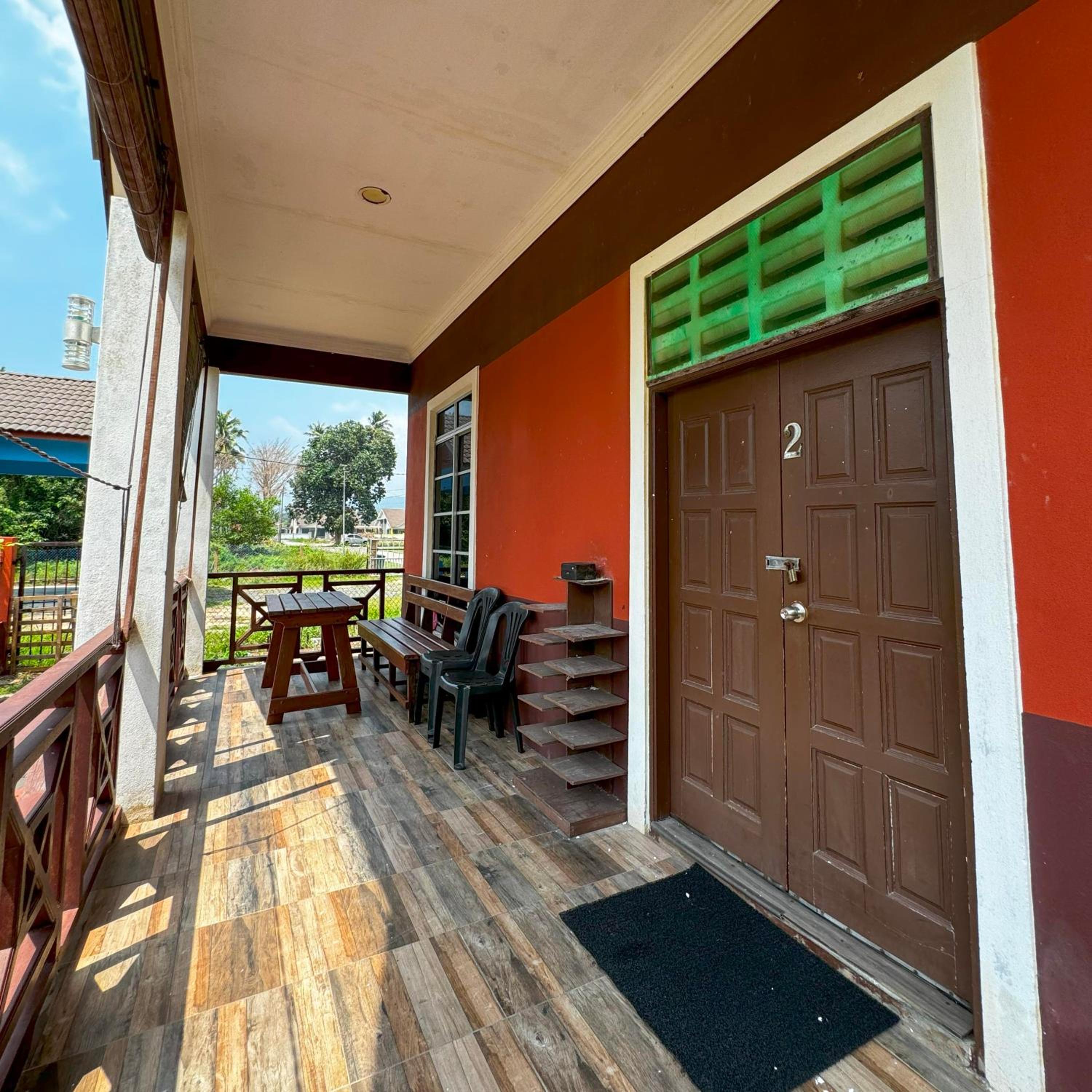 Ombak Beach Homestay Traditional Villas