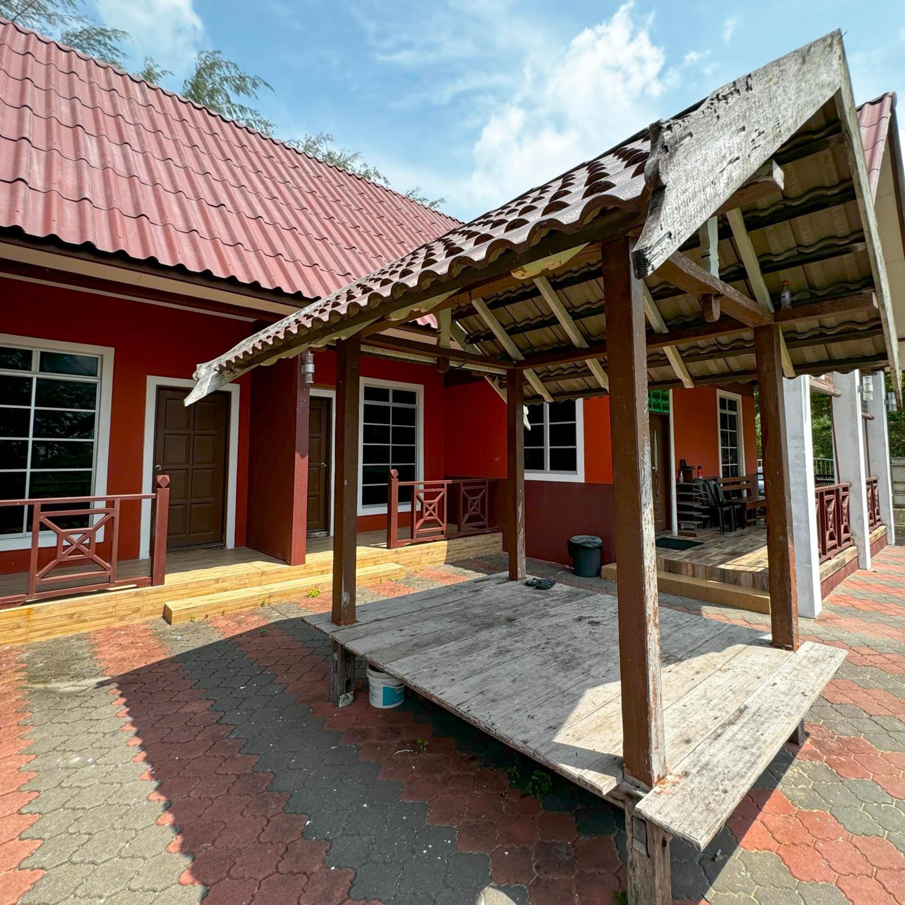 Ombak Beach Homestay Traditional Villas
