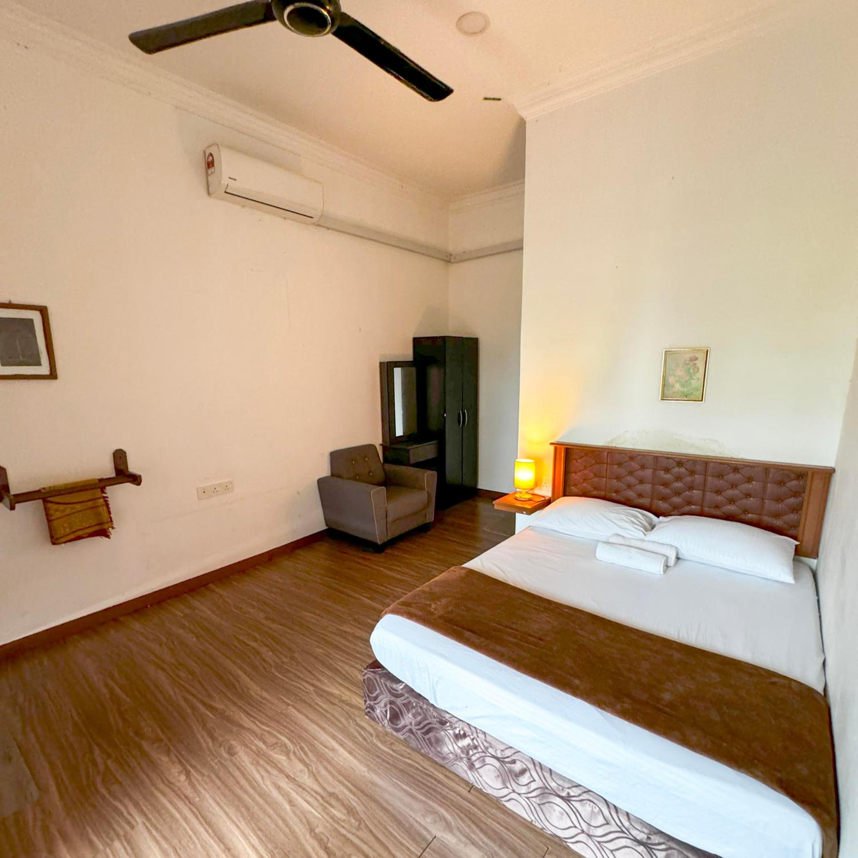 Ombak Beach Homestay Traditional Villas