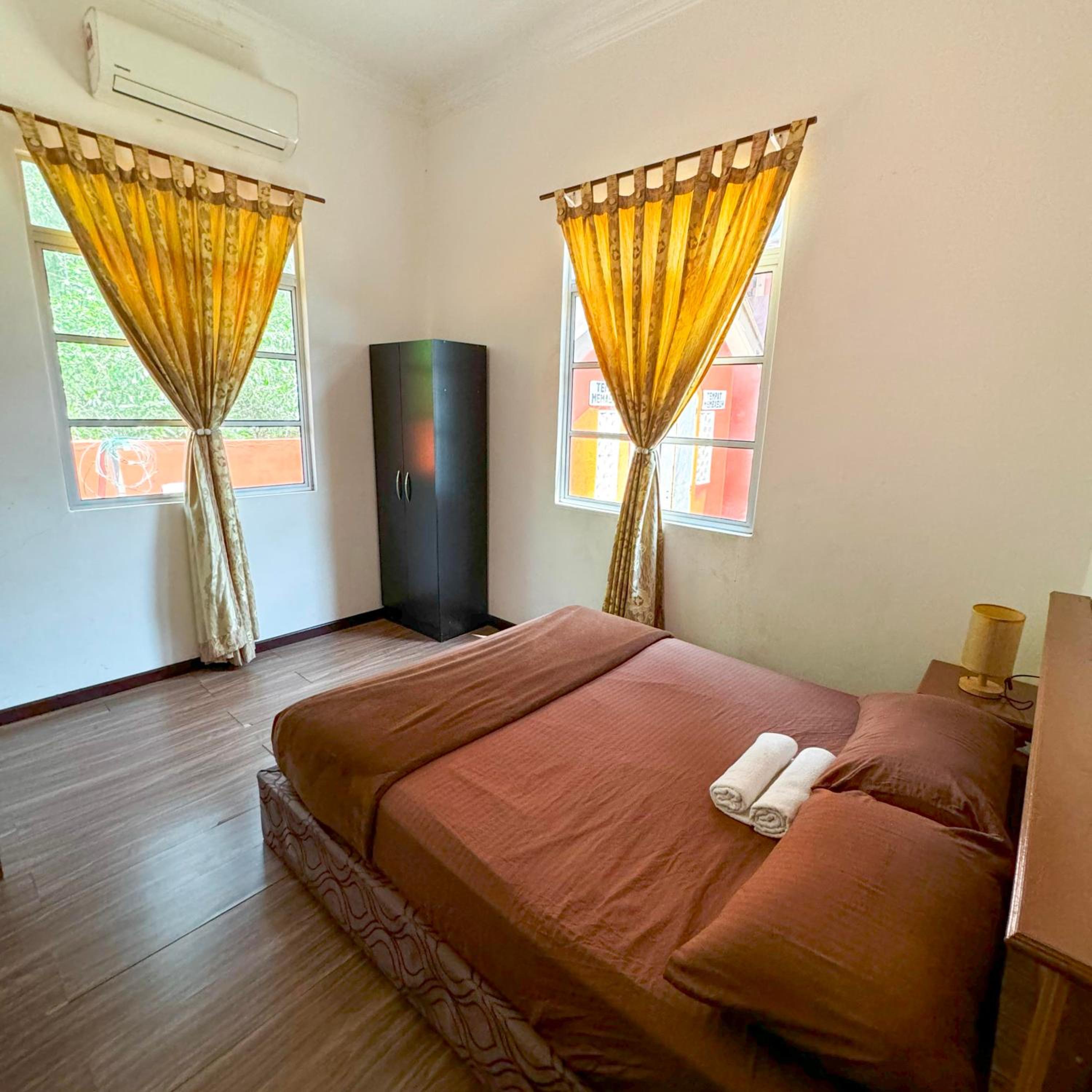 Ombak Beach Homestay Traditional Villas