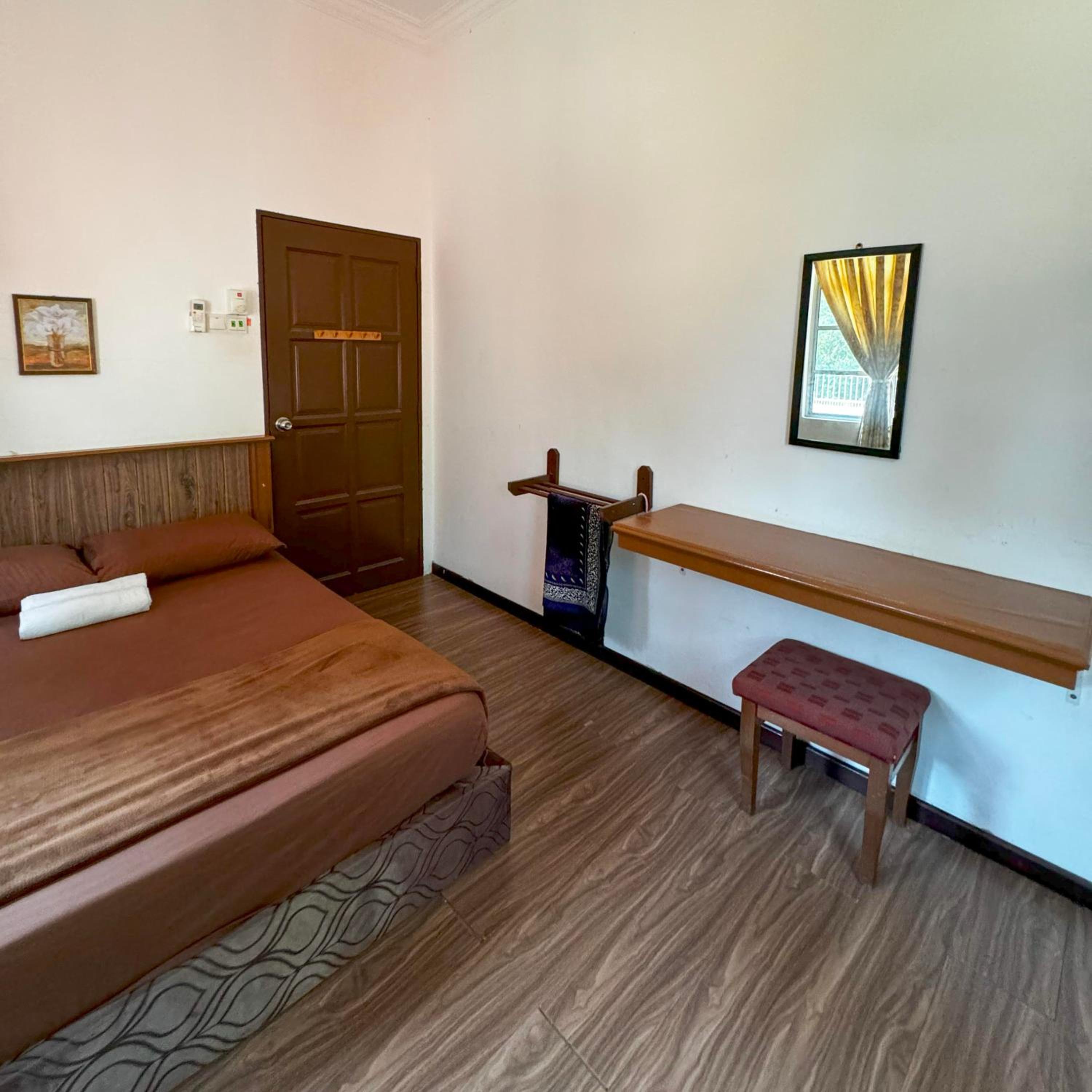 Ombak Beach Homestay Traditional Villas