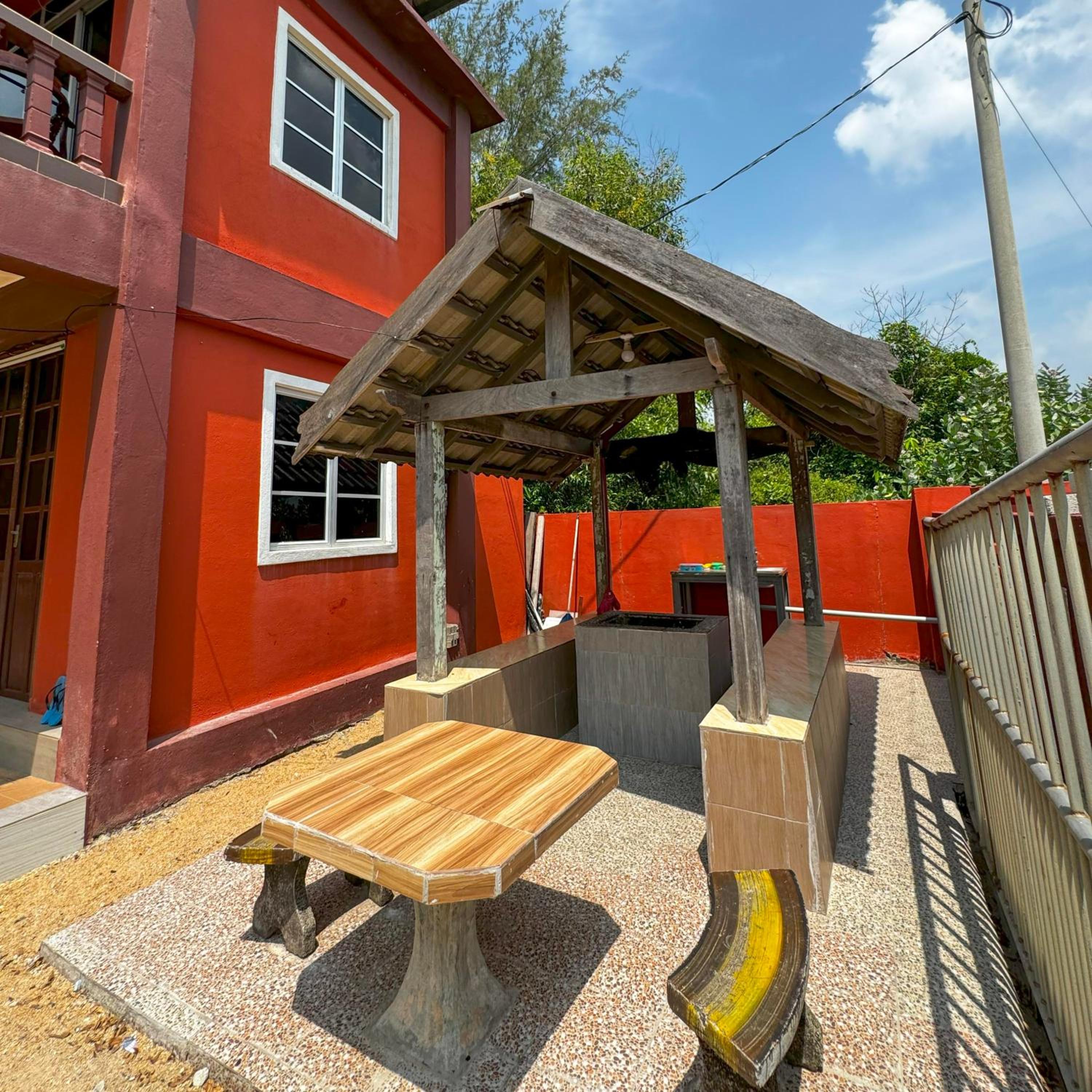 Ombak Beach Homestay Traditional Villas