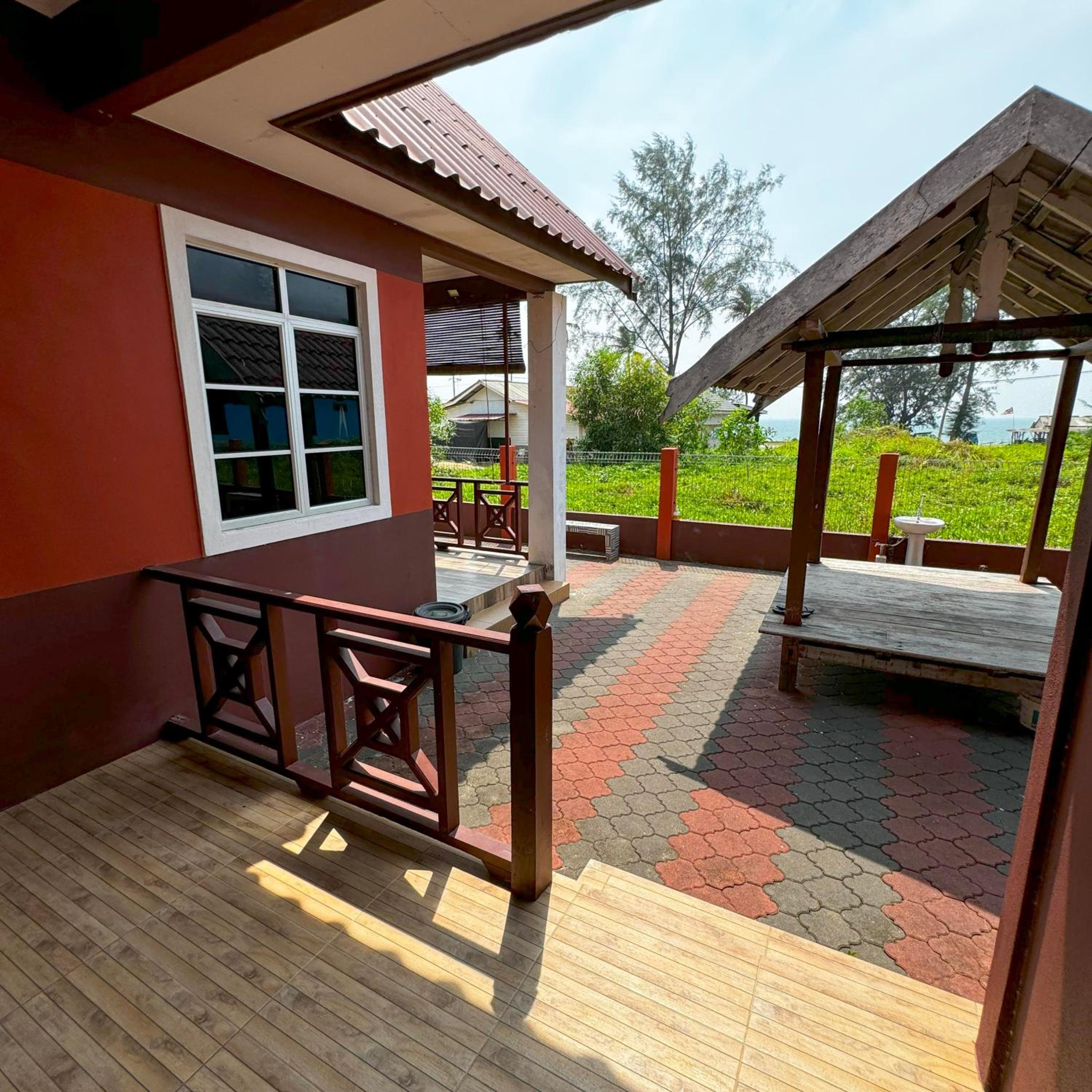 Ombak Beach Homestay Traditional Villas