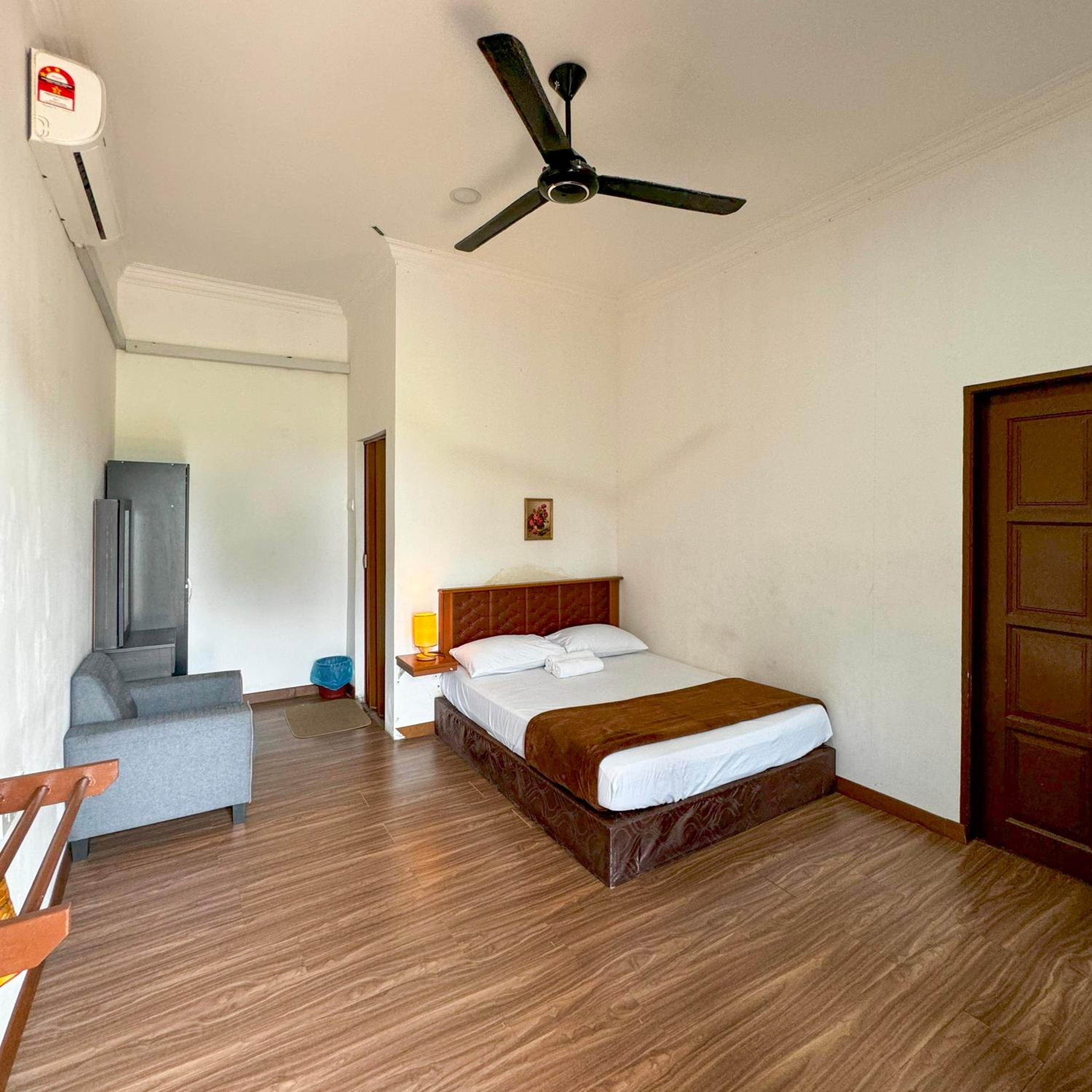 Ombak Beach Homestay Traditional Villas