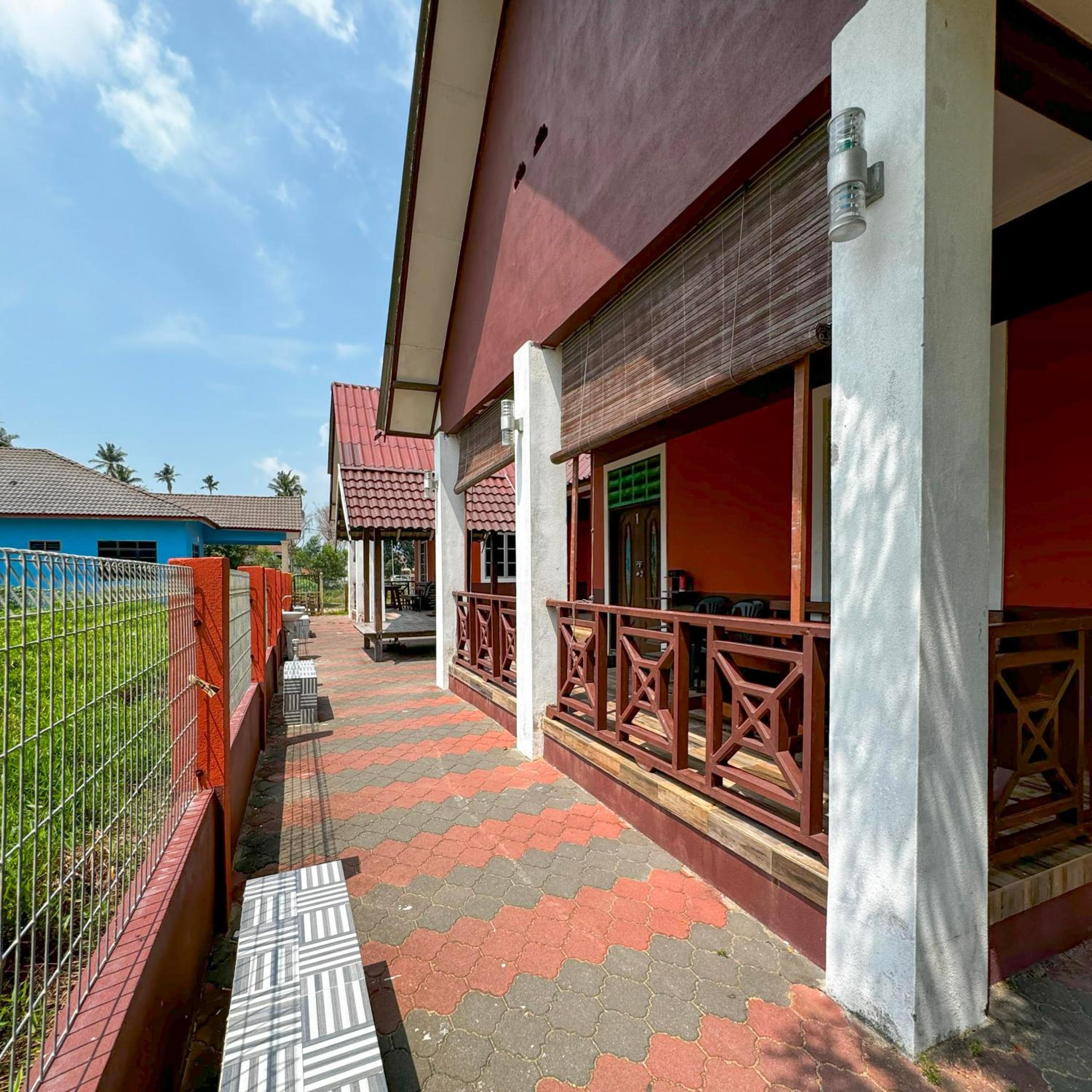 Ombak Beach Homestay Traditional Villas