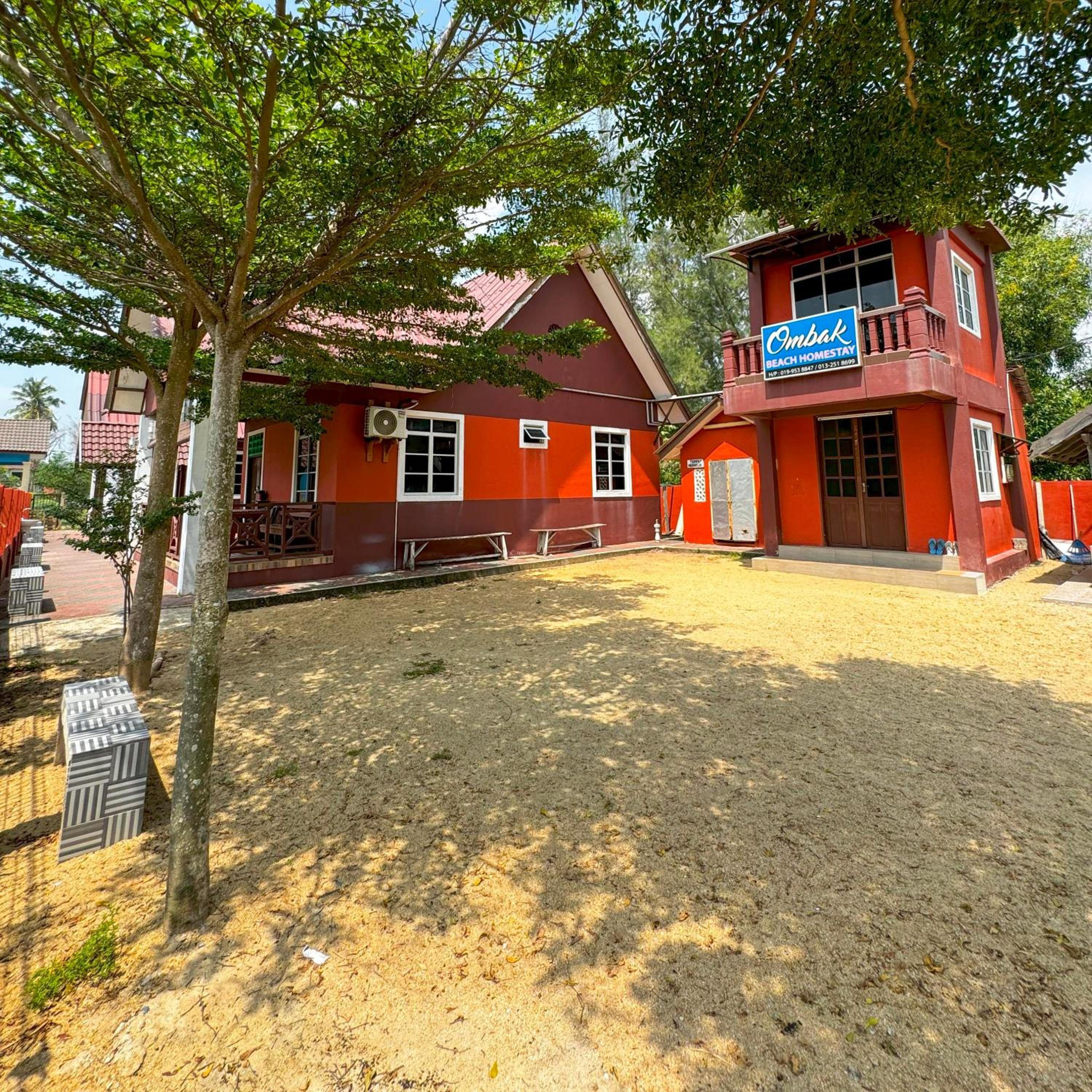 Ombak Beach Homestay Traditional Villas