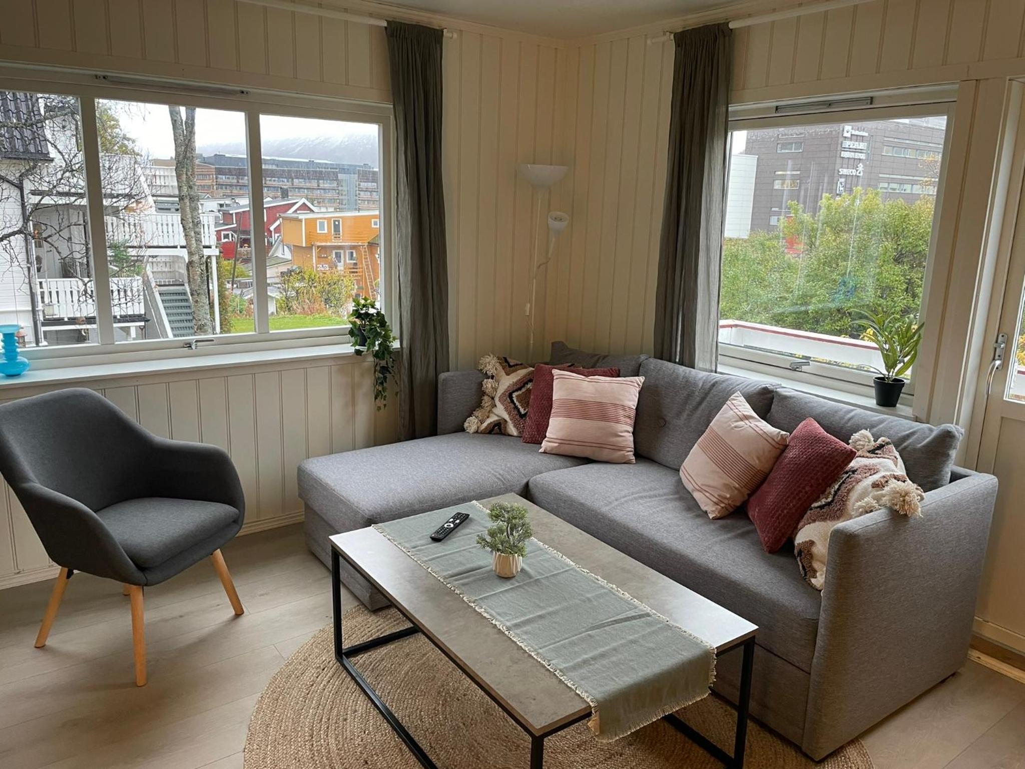 Centrally located apartment with 2 bedrooms and free parking view 2