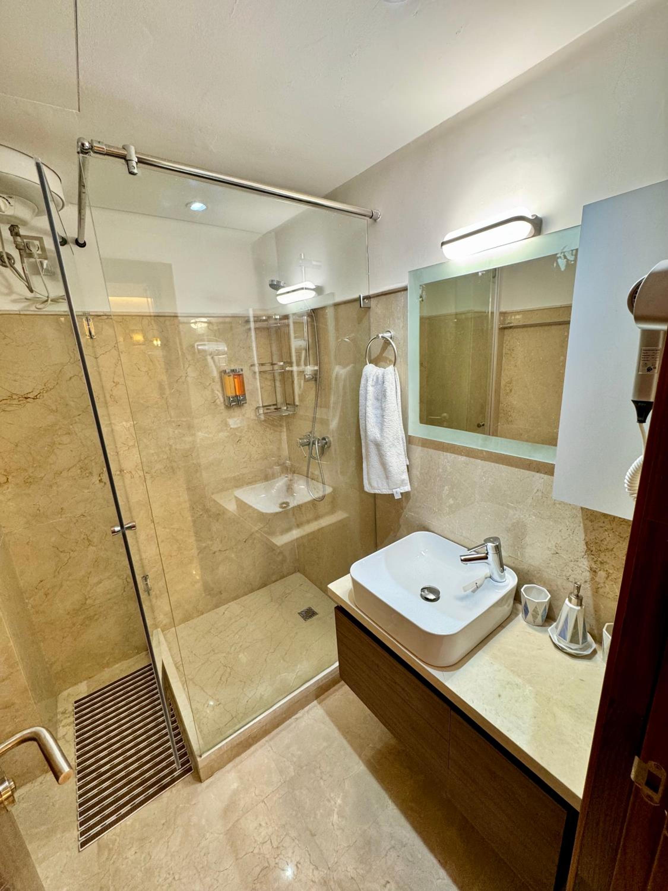 Pearl Garden Studio Cosy Lux Elegant Sunny Terrace Piscine view 5