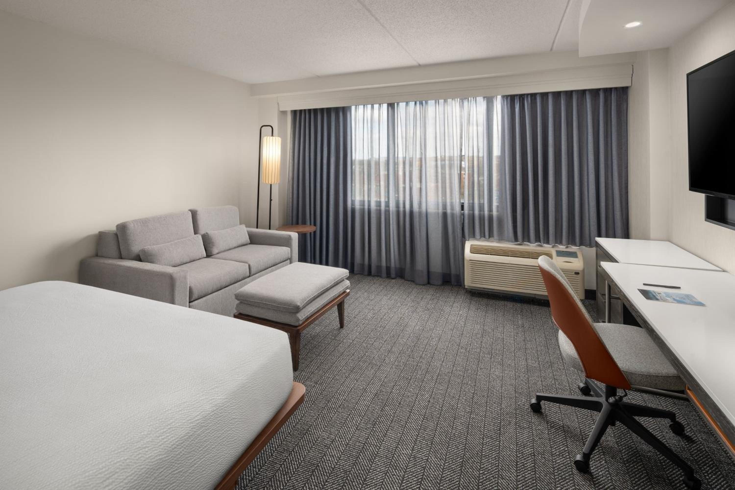 New Haven Vacations - Courtyard New Haven at Yale - Property Image 39