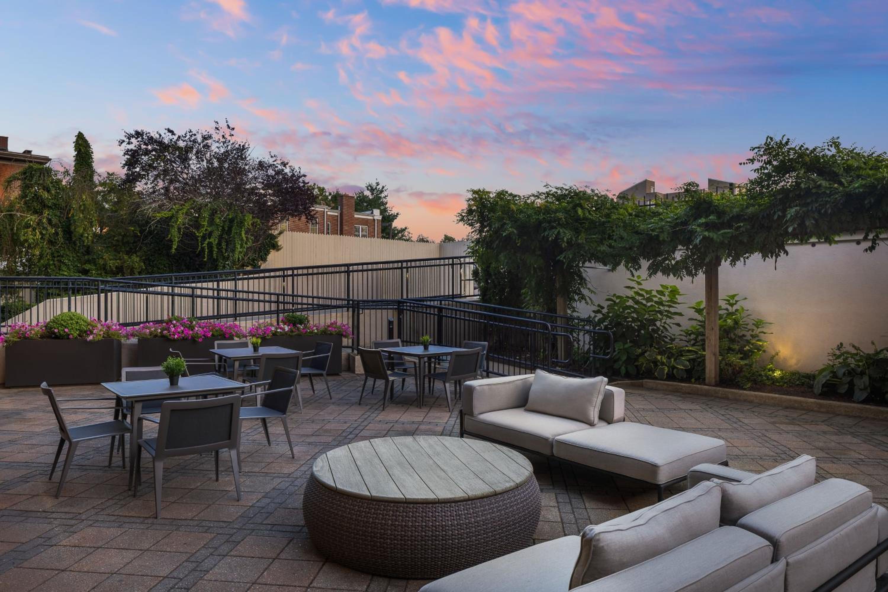 New Haven Vacations - Courtyard New Haven at Yale - Property Image 15