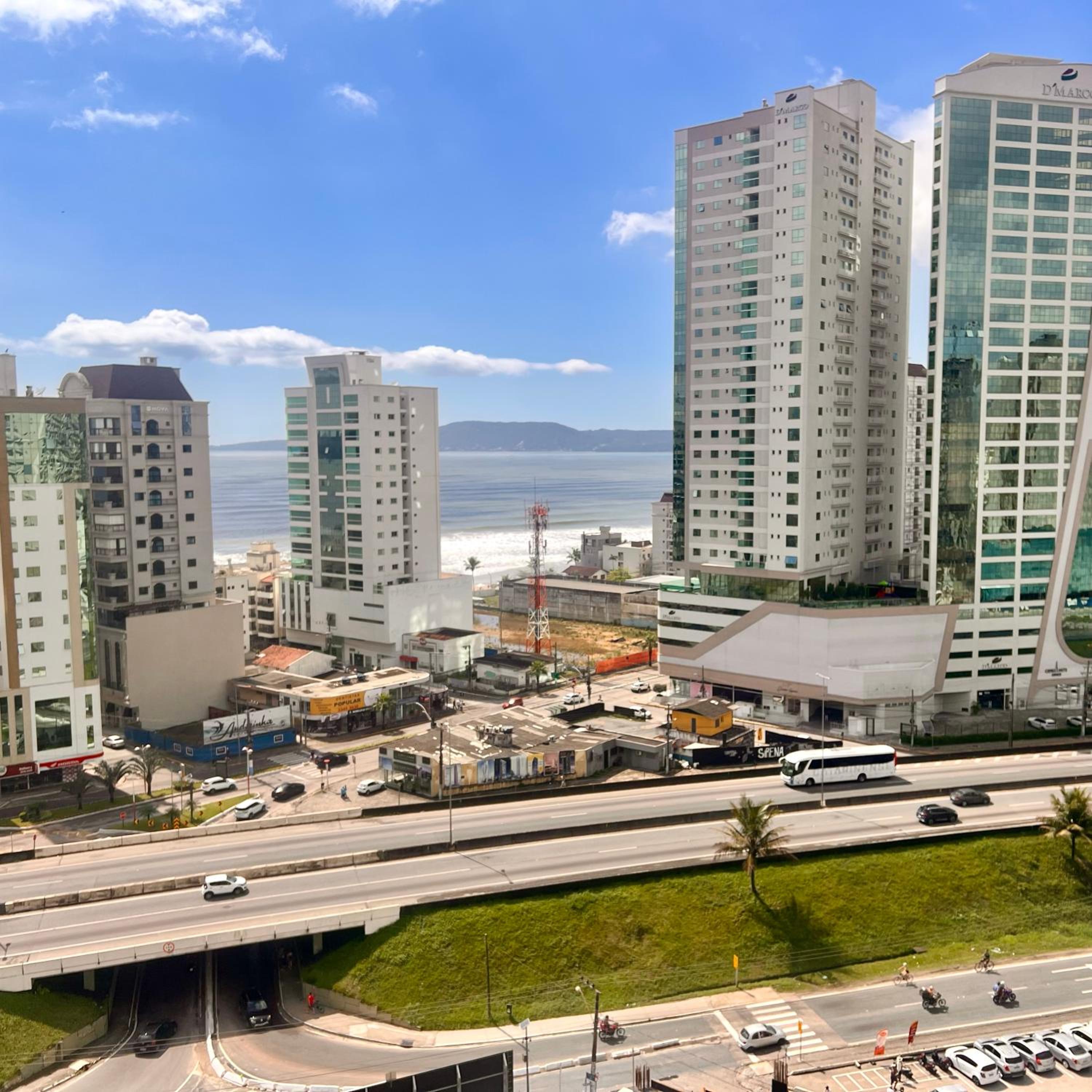 Apartamento vista mar, 2 quartos, garagem - COMPLETO