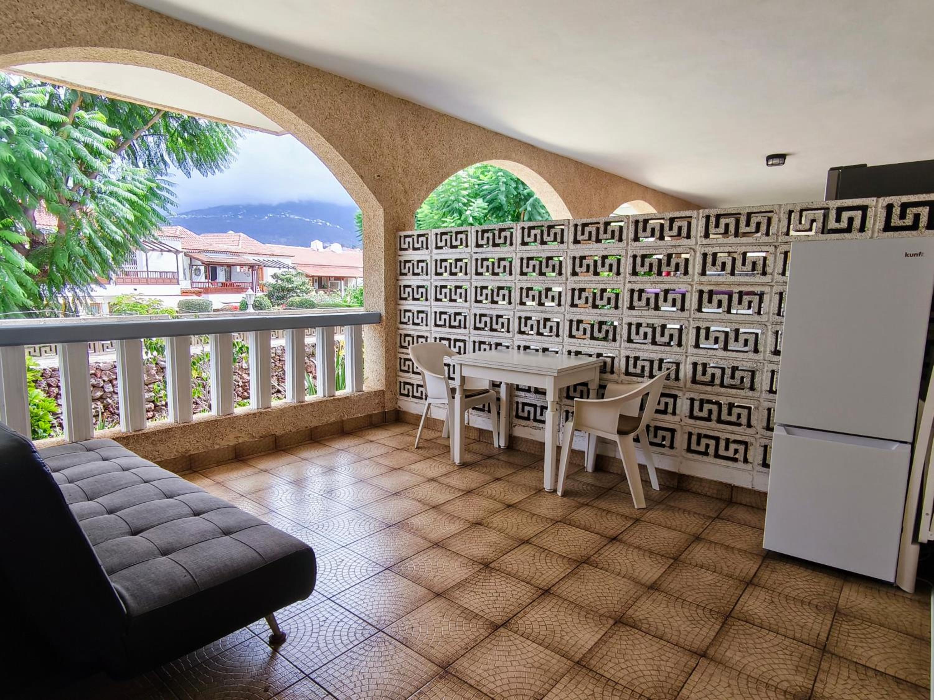 Elegant and Peaceful Aparments with Pool and Garden