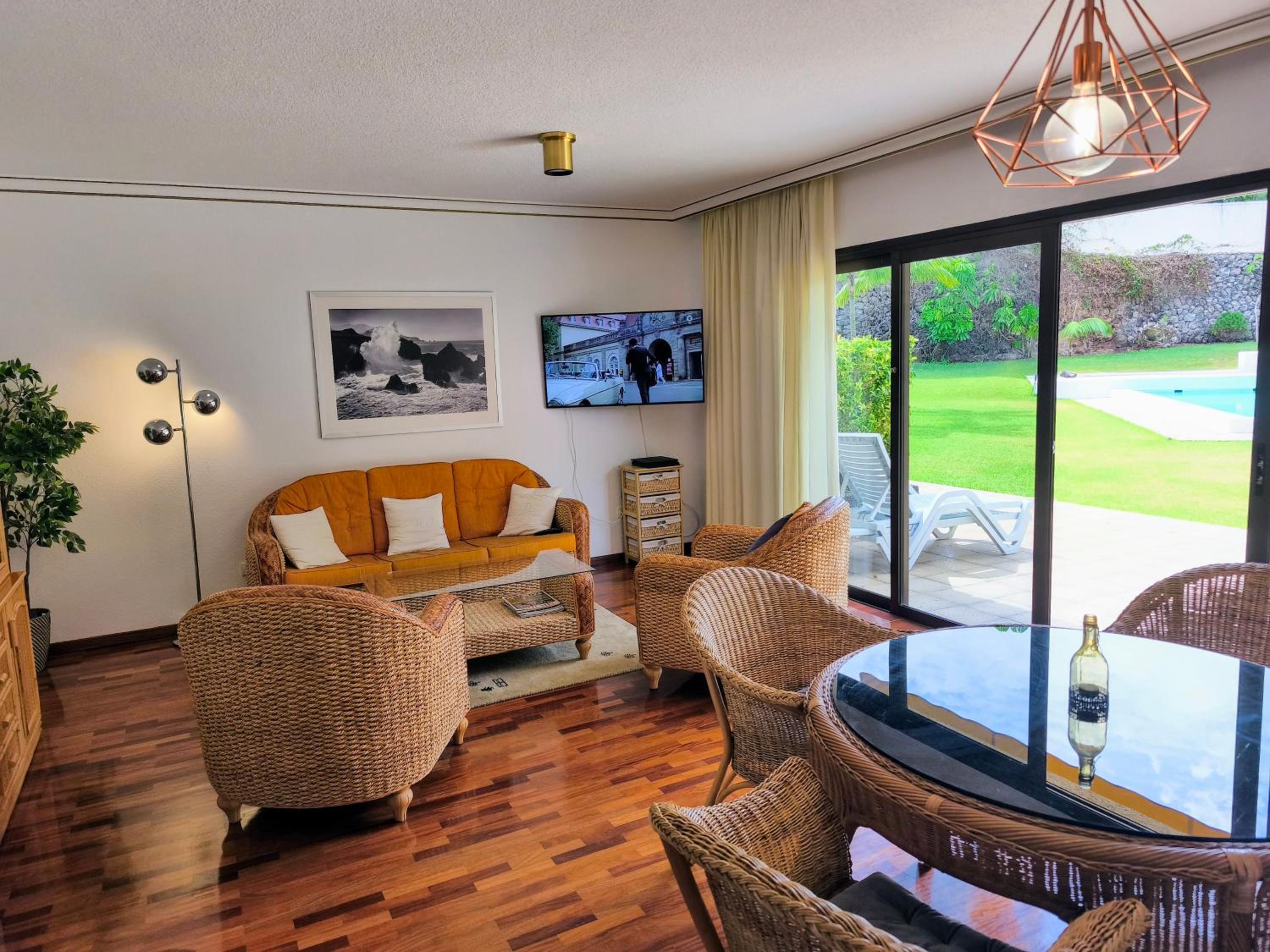 Elegant and Peaceful Aparments with Pool and Garden