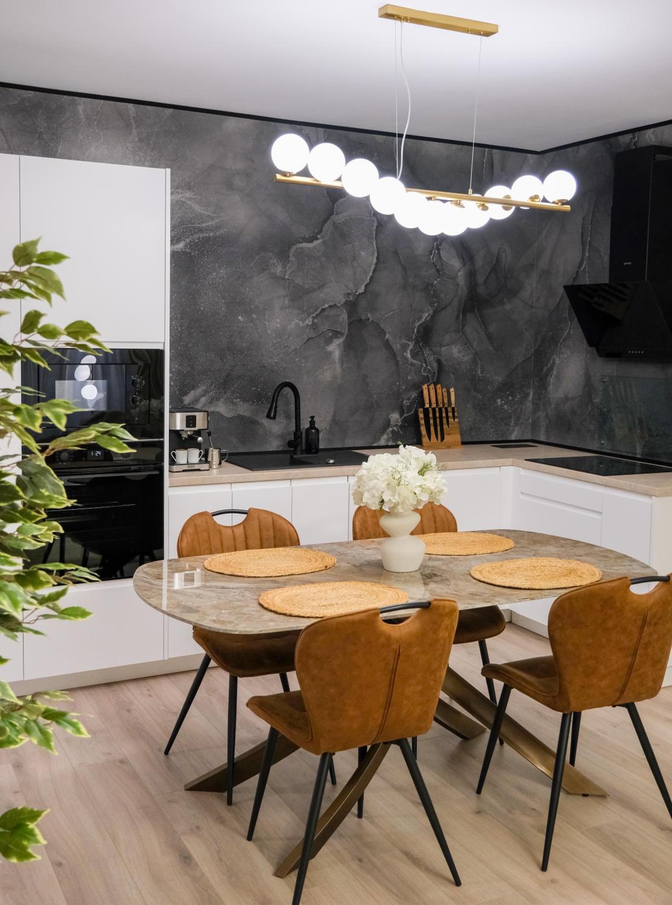 Modern 2-Room Apartment, Free Underground Parking view 5