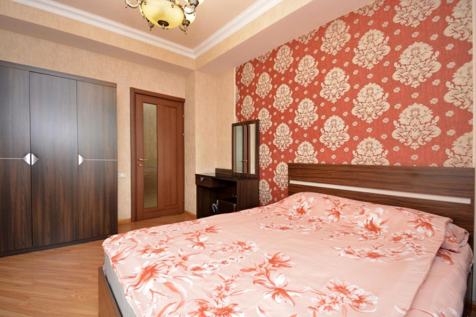 Northern Avenue, 2 bedrooms Unique ,Comfortable apartment HH550