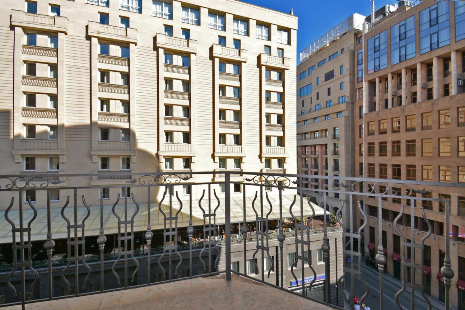 Northern Avenue, 2 bedrooms Unique ,Comfortable apartment HH550