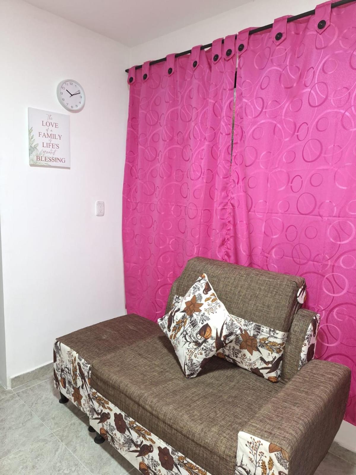 Apartahotel- Alojamiento Familiar- Apartamentos Privados Kira