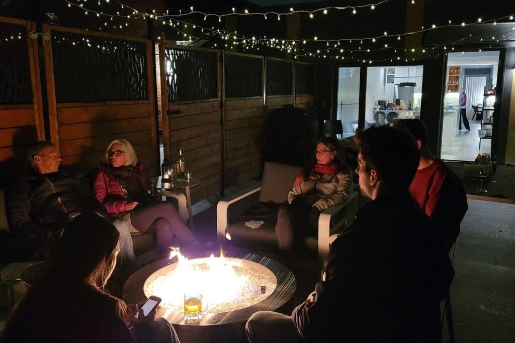 Plaza12 - StringLights, XL Terrace, restos & shops