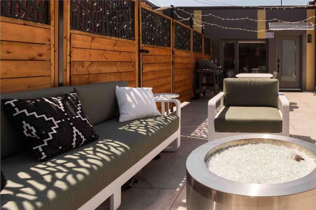 Plaza12 - StringLights, XL Terrace, restos & shops