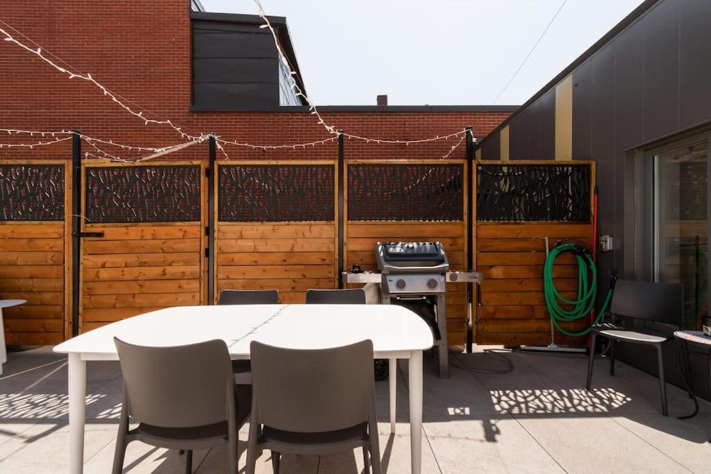 Plaza12 - StringLights, XL Terrace, restos & shops