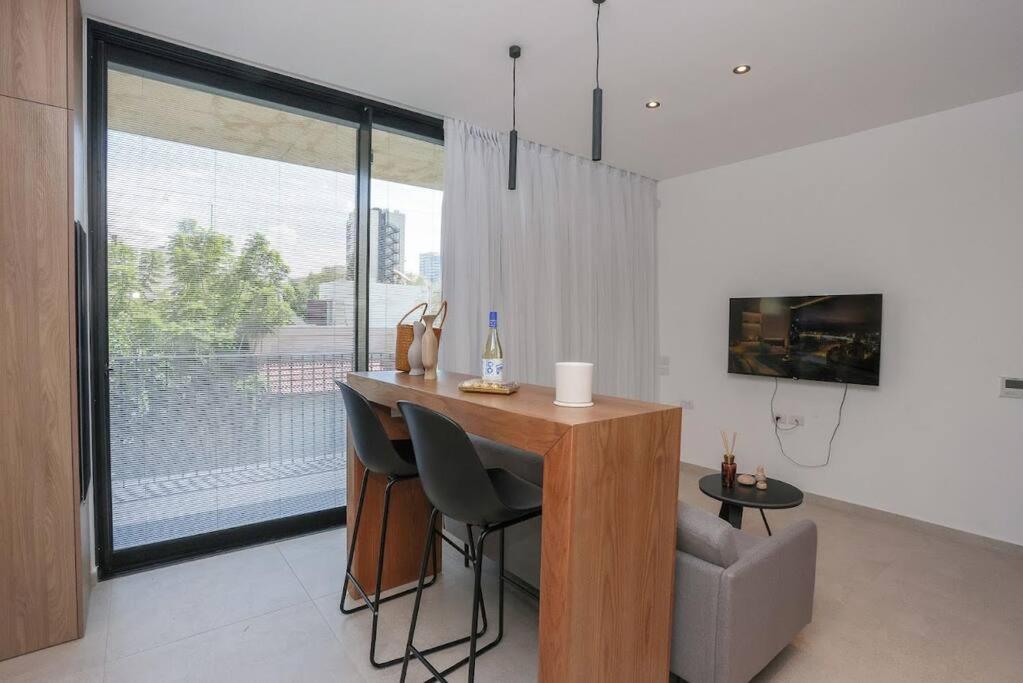 Luxury Studio Beach Flat 17 view 4