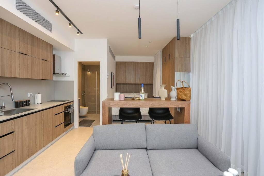 Luxury Studio Beach Flat 17 view 5