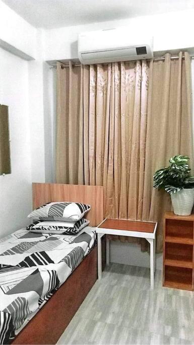 Comfy 2Single Beds Unit, with Wifi, Free Parking at Sonia's Island Stay view 2
