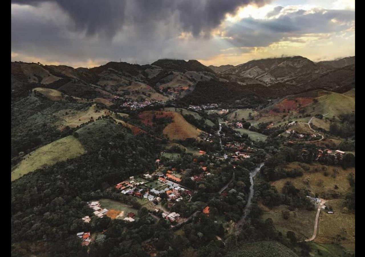 Casa Dos Pinheiros - Casa de Temporada em Visconde de Mauá