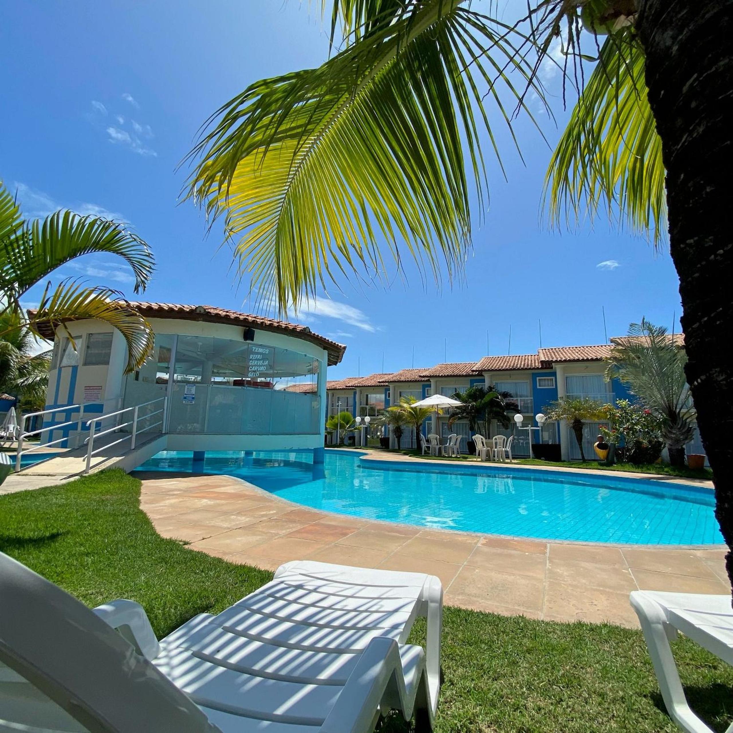 Casas no Residencial Mont Sião com 1, 2 ou 3 suítes (todas com ar condicionado) condomíno a poucos metros da praia de Taperapuã (Axé Moi), com 2 piscinas a
