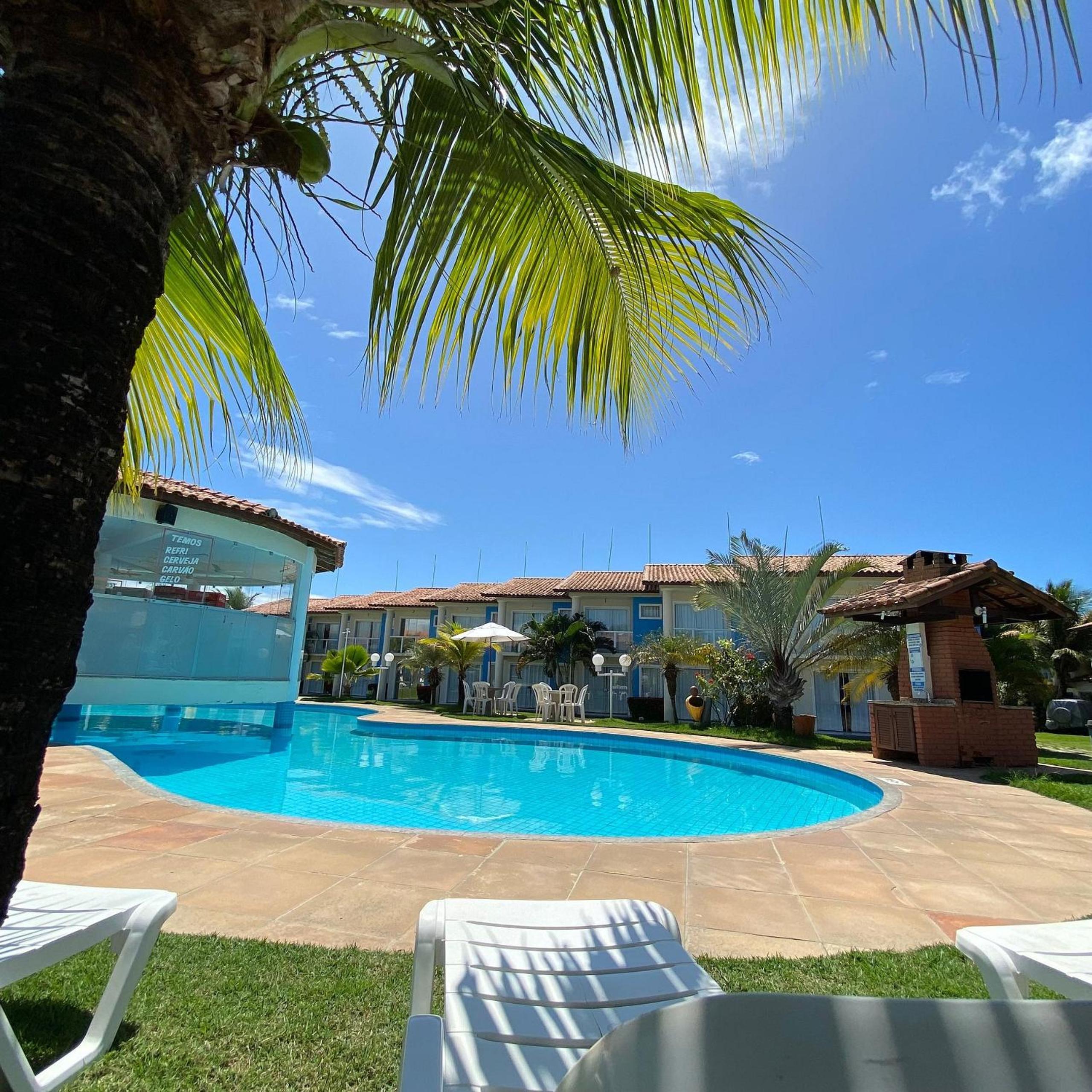 Casas no Residencial Mont Sião com 1, 2 ou 3 suítes (todas com ar condicionado) condomíno a poucos metros da praia de Taperapuã (Axé Moi), com 2 piscinas a