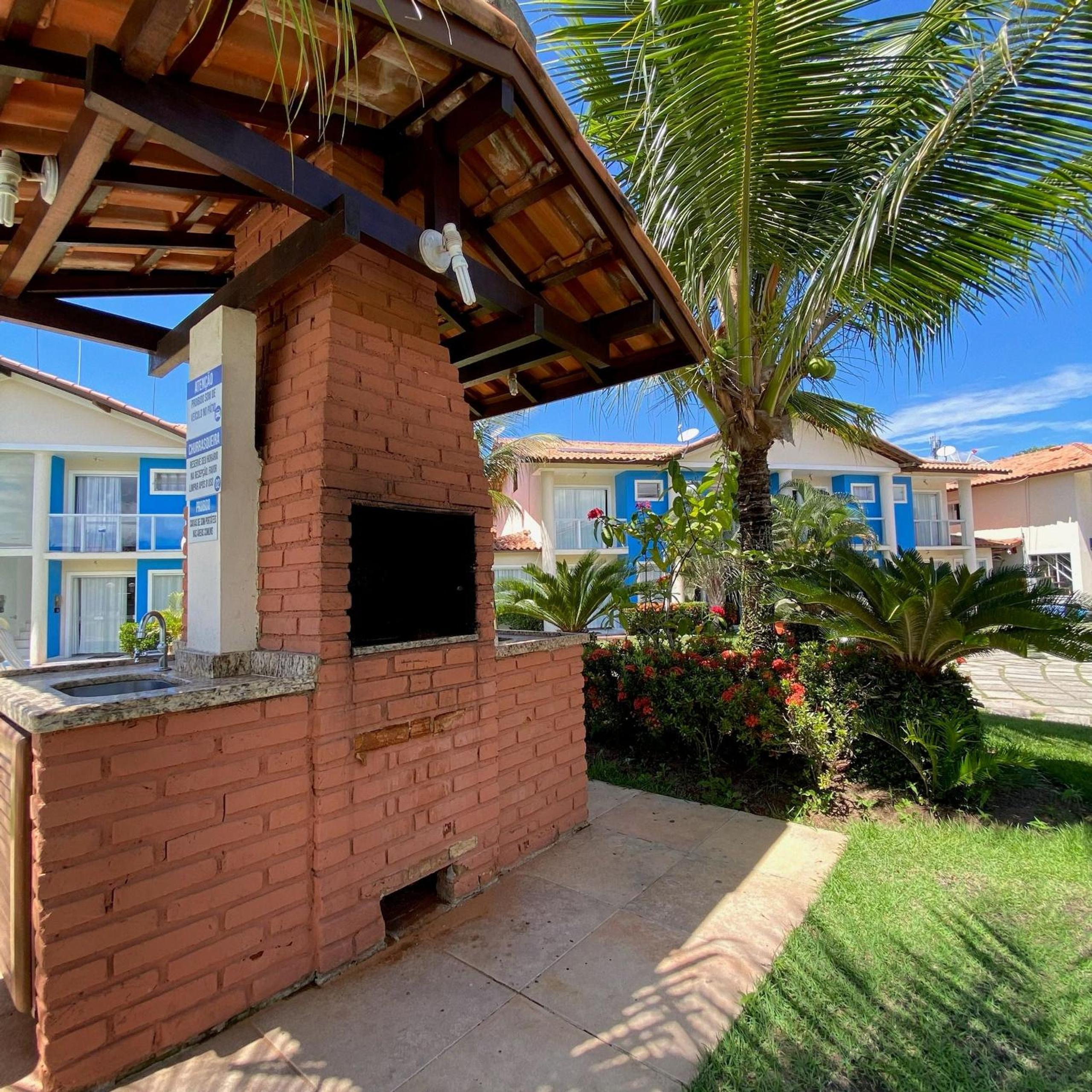 Casas no Residencial Mont Sião com 1, 2 ou 3 suítes (todas com ar condicionado) condomíno a poucos metros da praia de Taperapuã (Axé Moi), com 2 piscinas a