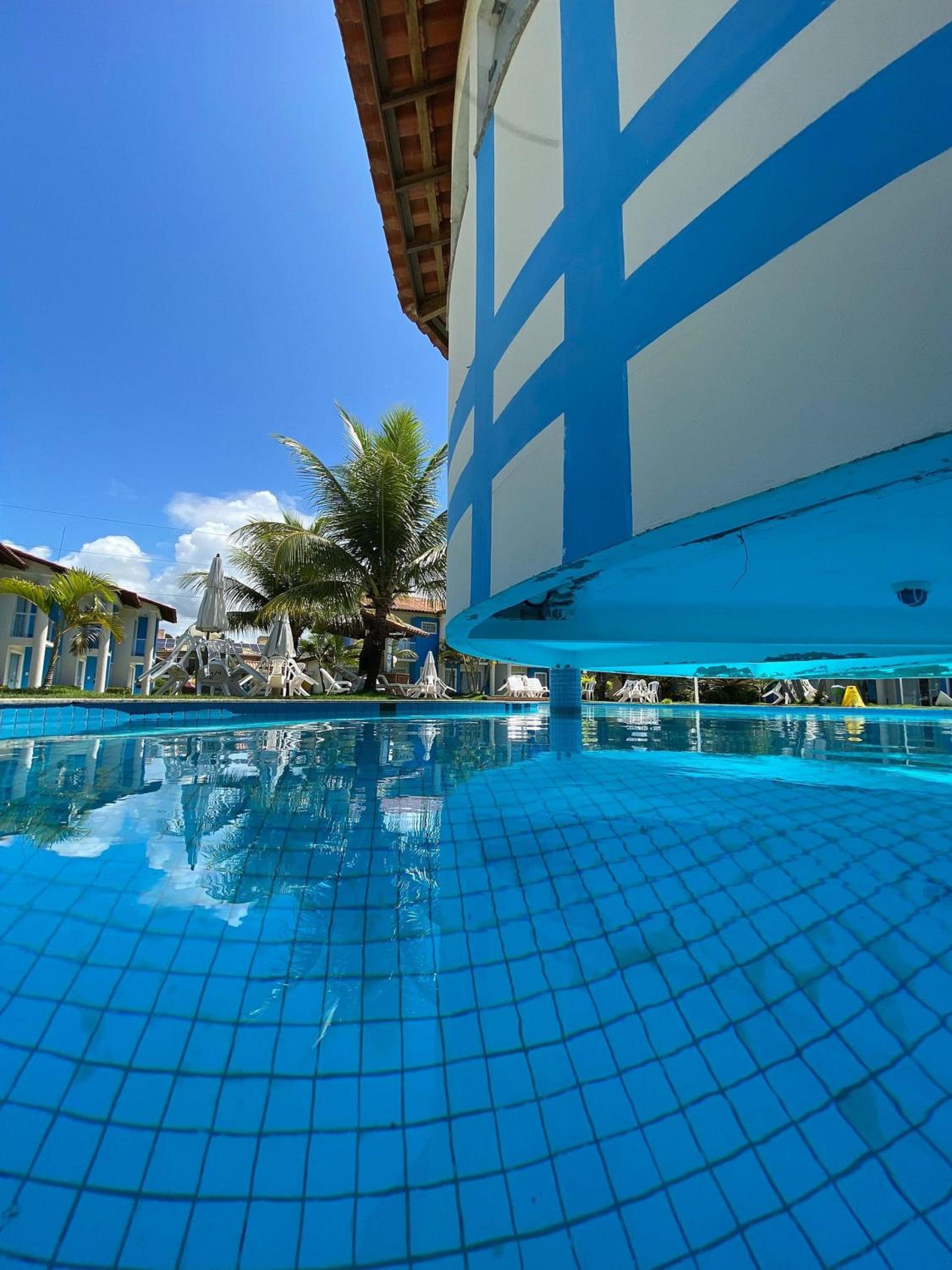 Casas no Residencial Mont Sião com 1, 2 ou 3 suítes (todas com ar condicionado) condomíno a poucos metros da praia de Taperapuã (Axé Moi), com 2 piscinas a