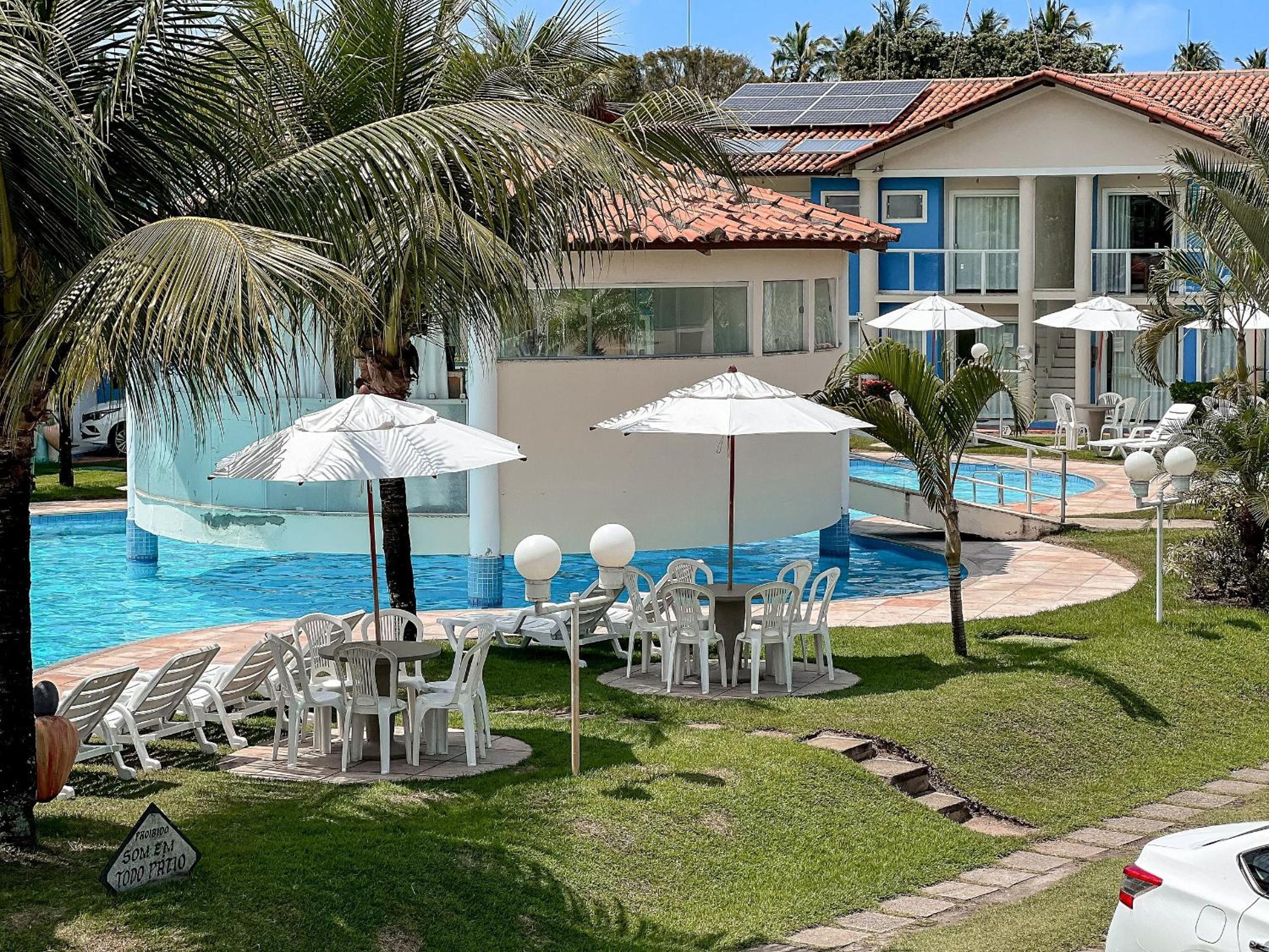 Casas no Residencial Mont Sião com 1, 2 ou 3 suítes (todas com ar condicionado) condomíno a poucos metros da praia de Taperapuã (Axé Moi), com 2 piscinas a
