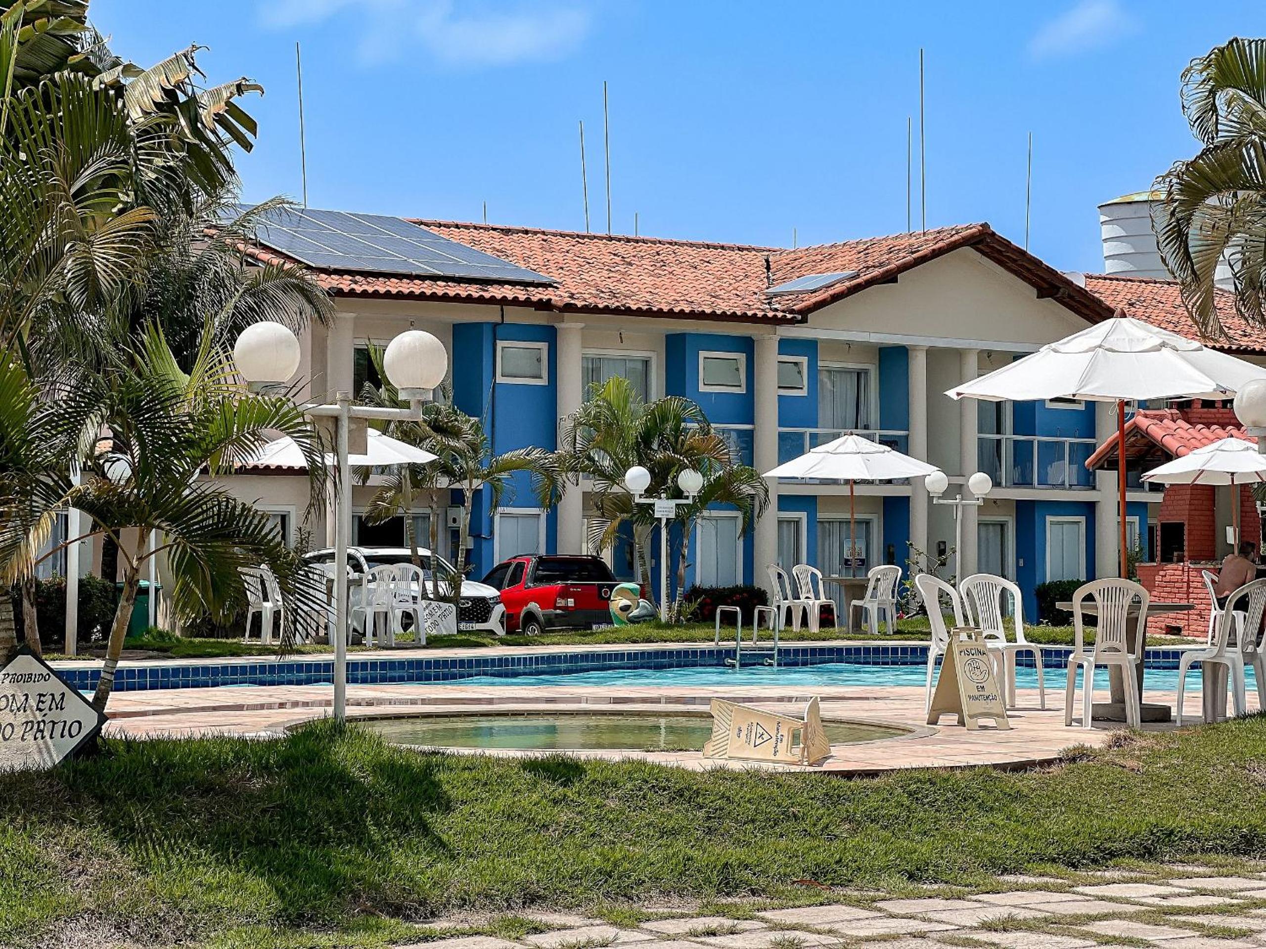 Casas no Residencial Mont Sião com 1, 2 ou 3 suítes (todas com ar condicionado) condomíno a poucos metros da praia de Taperapuã (Axé Moi), com 2 piscinas a