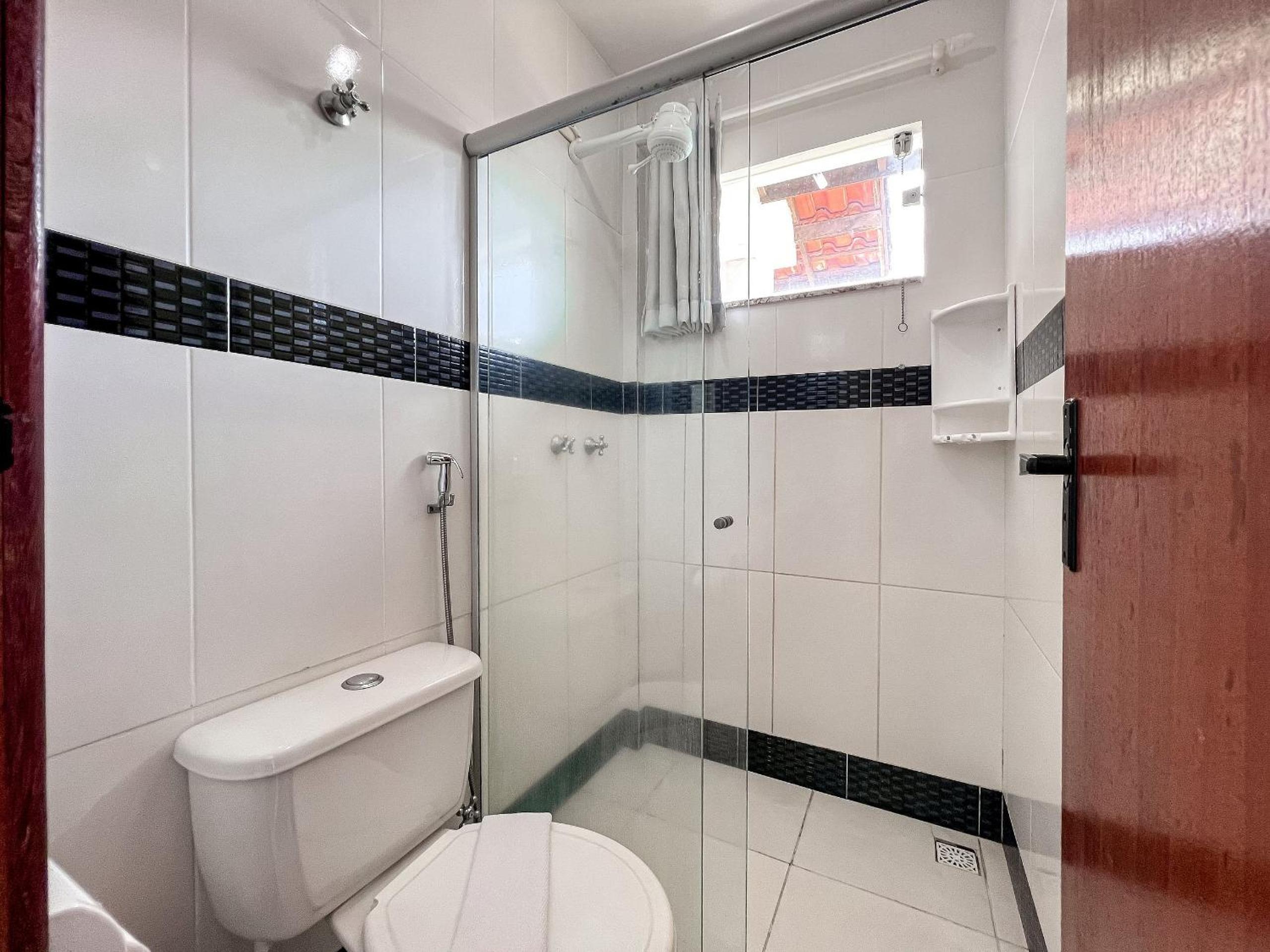 Casas no Residencial Mont Sião com 1, 2 ou 3 suítes (todas com ar condicionado) condomíno a poucos metros da praia de Taperapuã (Axé Moi), com 2 piscinas a
