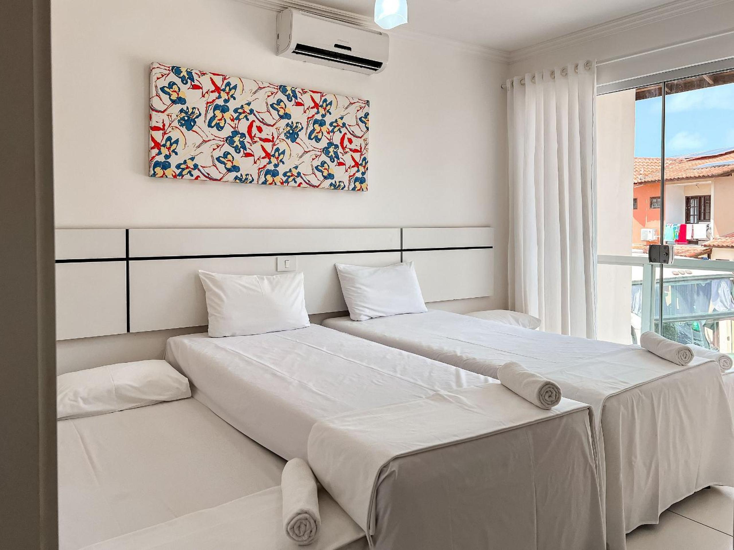 Casas no Residencial Mont Sião com 1, 2 ou 3 suítes (todas com ar condicionado) condomíno a poucos metros da praia de Taperapuã (Axé Moi), com 2 piscinas a