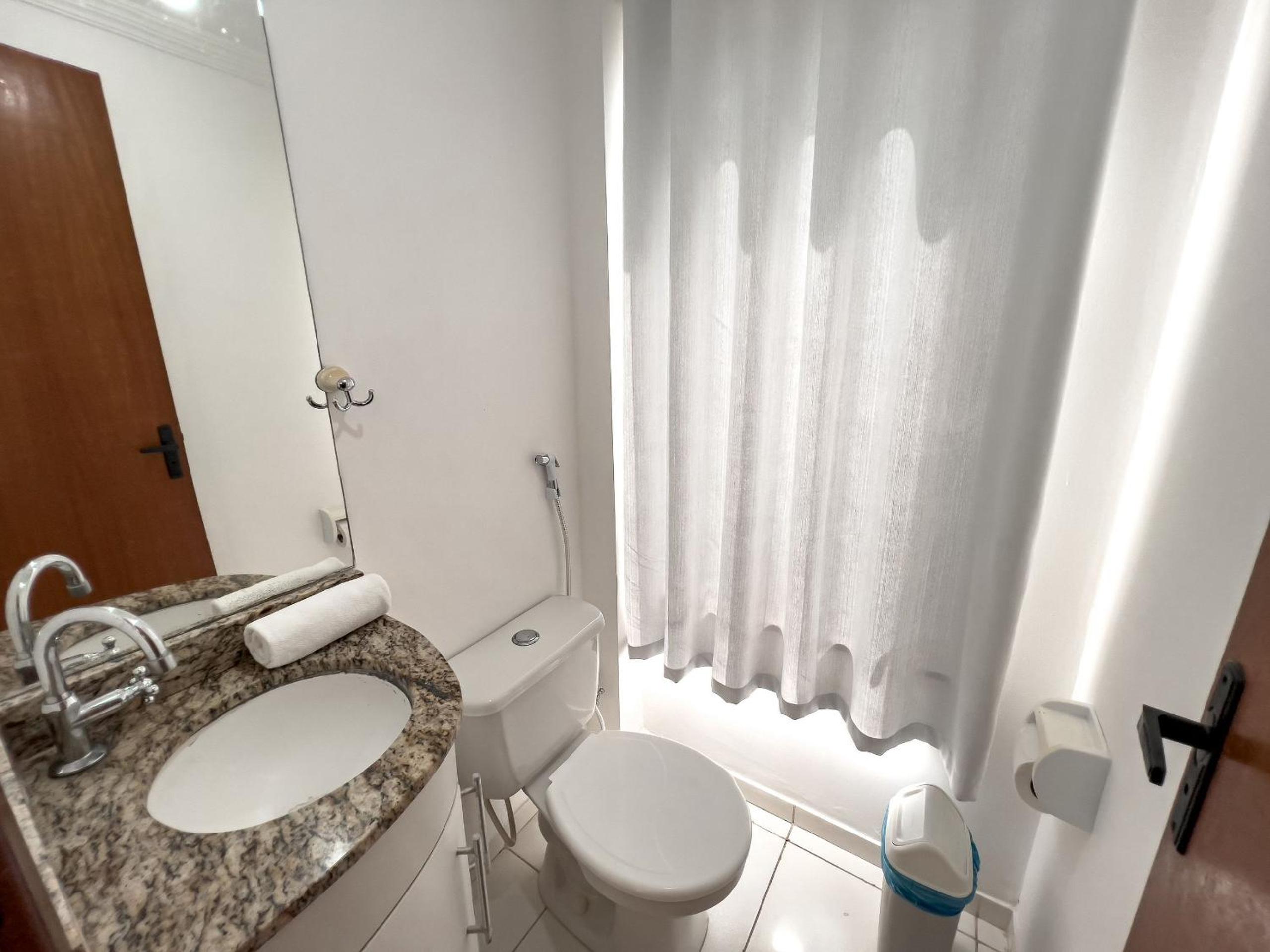Casas no Residencial Mont Sião com 1, 2 ou 3 suítes (todas com ar condicionado) condomíno a poucos metros da praia de Taperapuã (Axé Moi), com 2 piscinas a