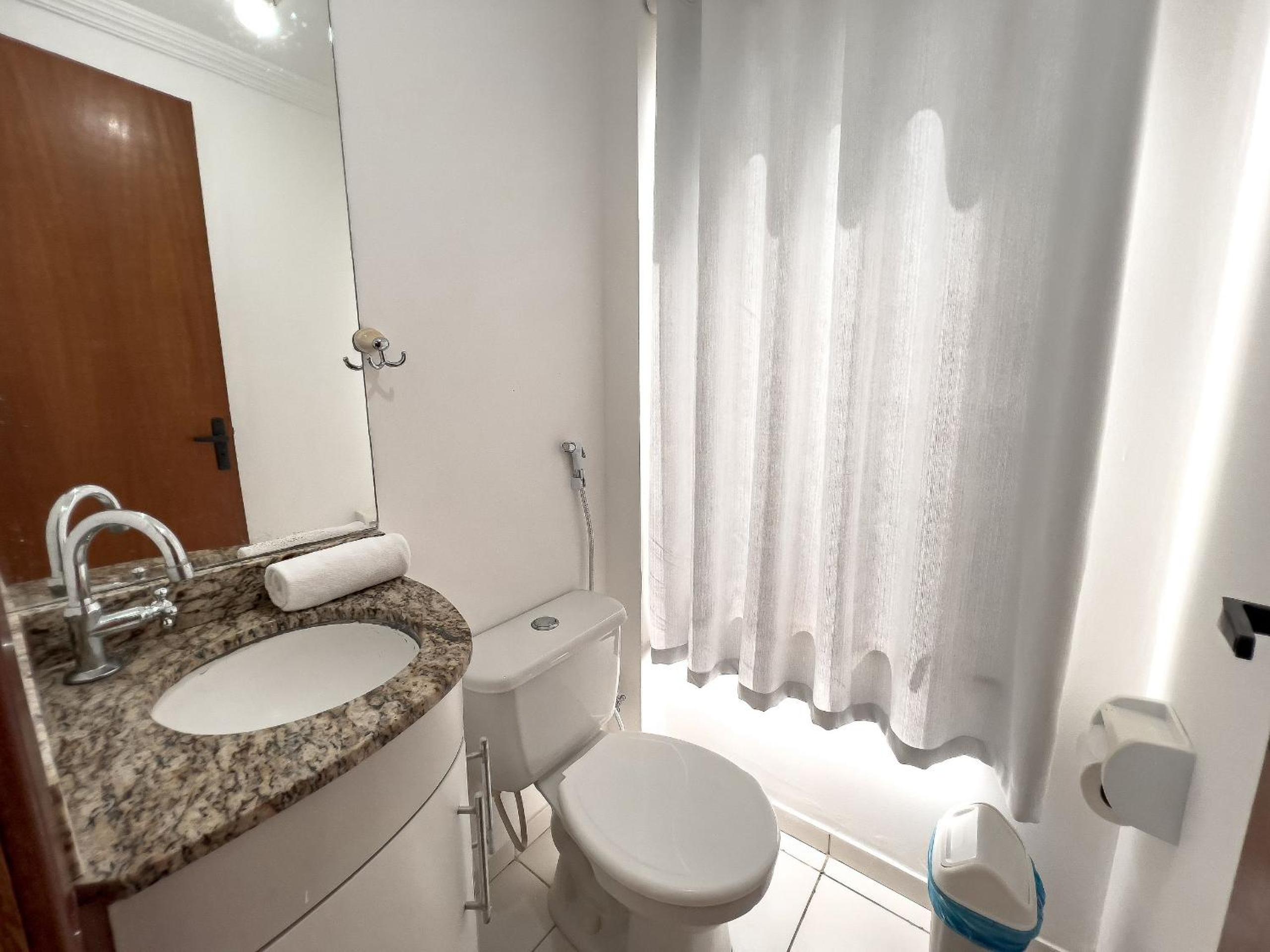 Casas no Residencial Mont Sião com 1, 2 ou 3 suítes (todas com ar condicionado) condomíno a poucos metros da praia de Taperapuã (Axé Moi), com 2 piscinas a