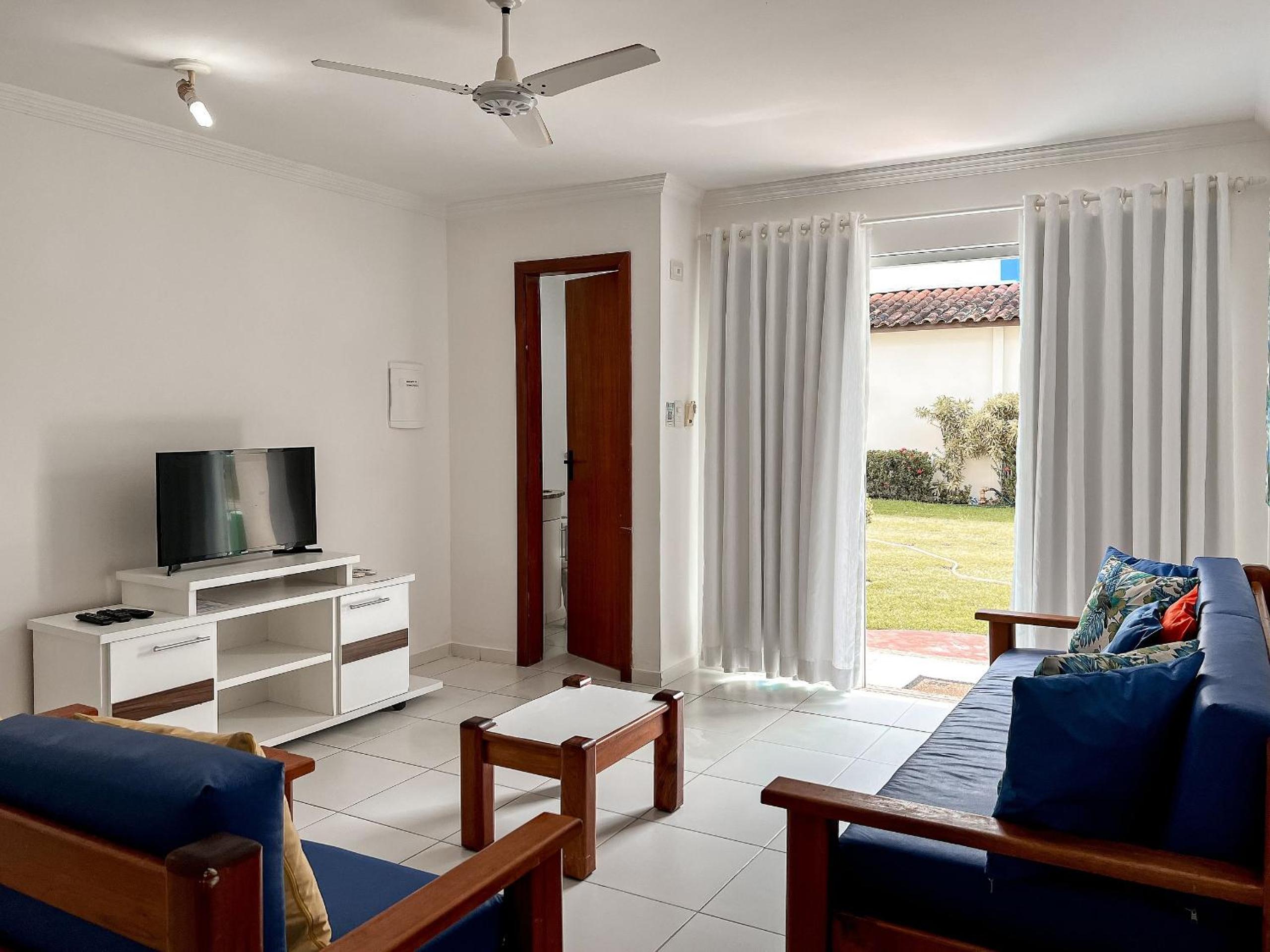 Casas no Residencial Mont Sião com 1, 2 ou 3 suítes (todas com ar condicionado) condomíno a poucos metros da praia de Taperapuã (Axé Moi), com 2 piscinas a