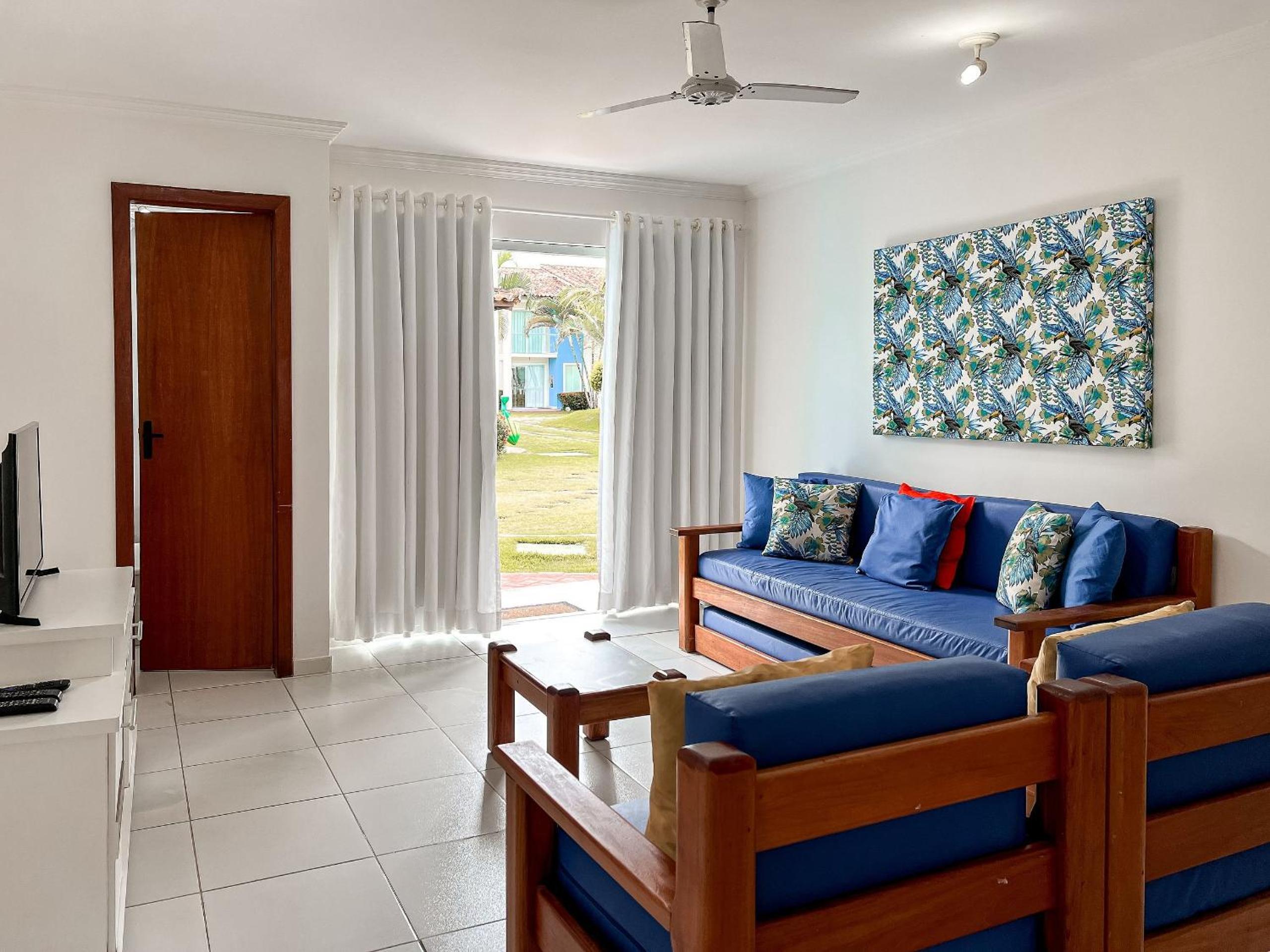 Casas no Residencial Mont Sião com 1, 2 ou 3 suítes (todas com ar condicionado) condomíno a poucos metros da praia de Taperapuã (Axé Moi), com 2 piscinas a