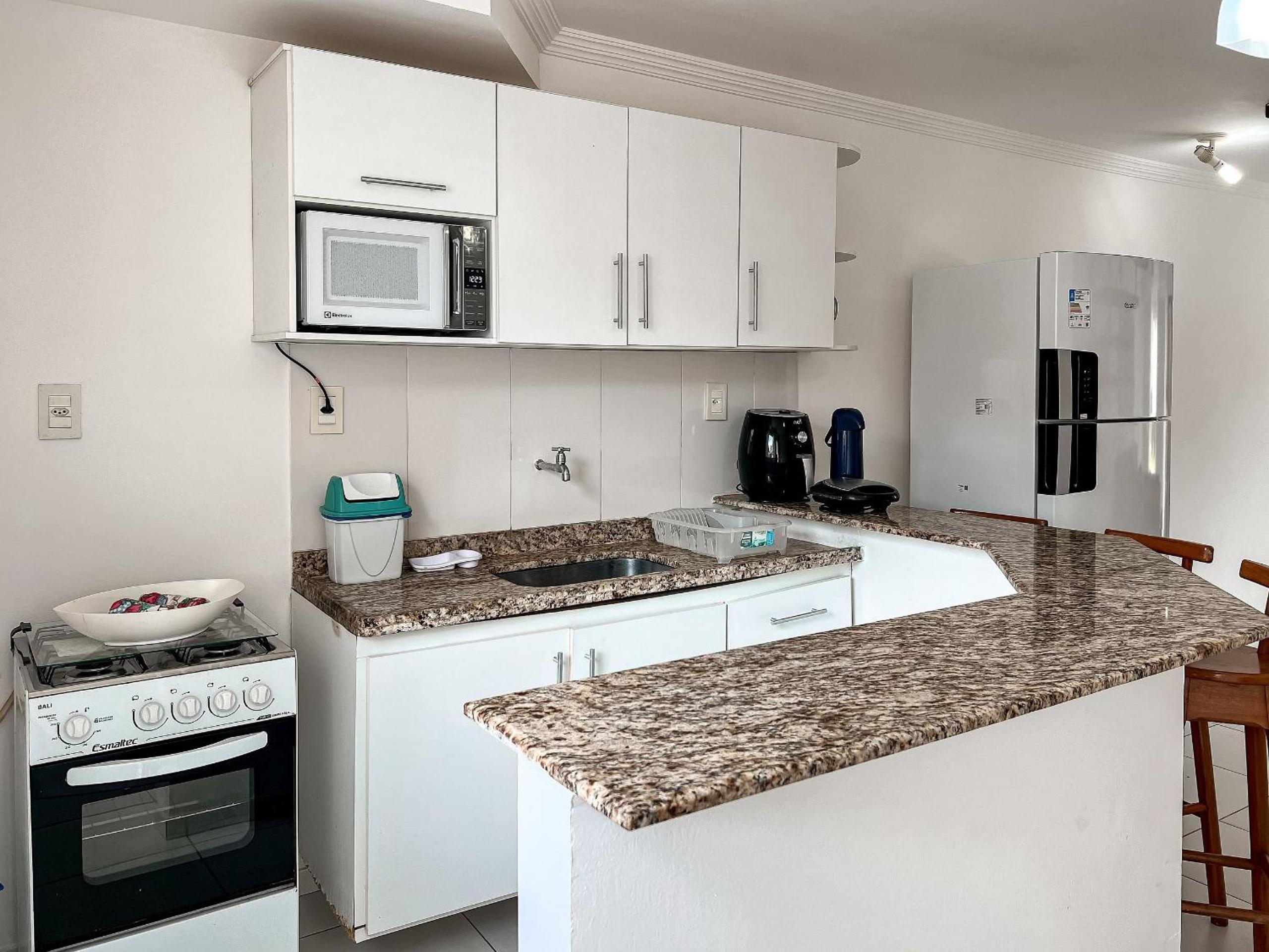 Casas no Residencial Mont Sião com 1, 2 ou 3 suítes (todas com ar condicionado) condomíno a poucos metros da praia de Taperapuã (Axé Moi), com 2 piscinas a
