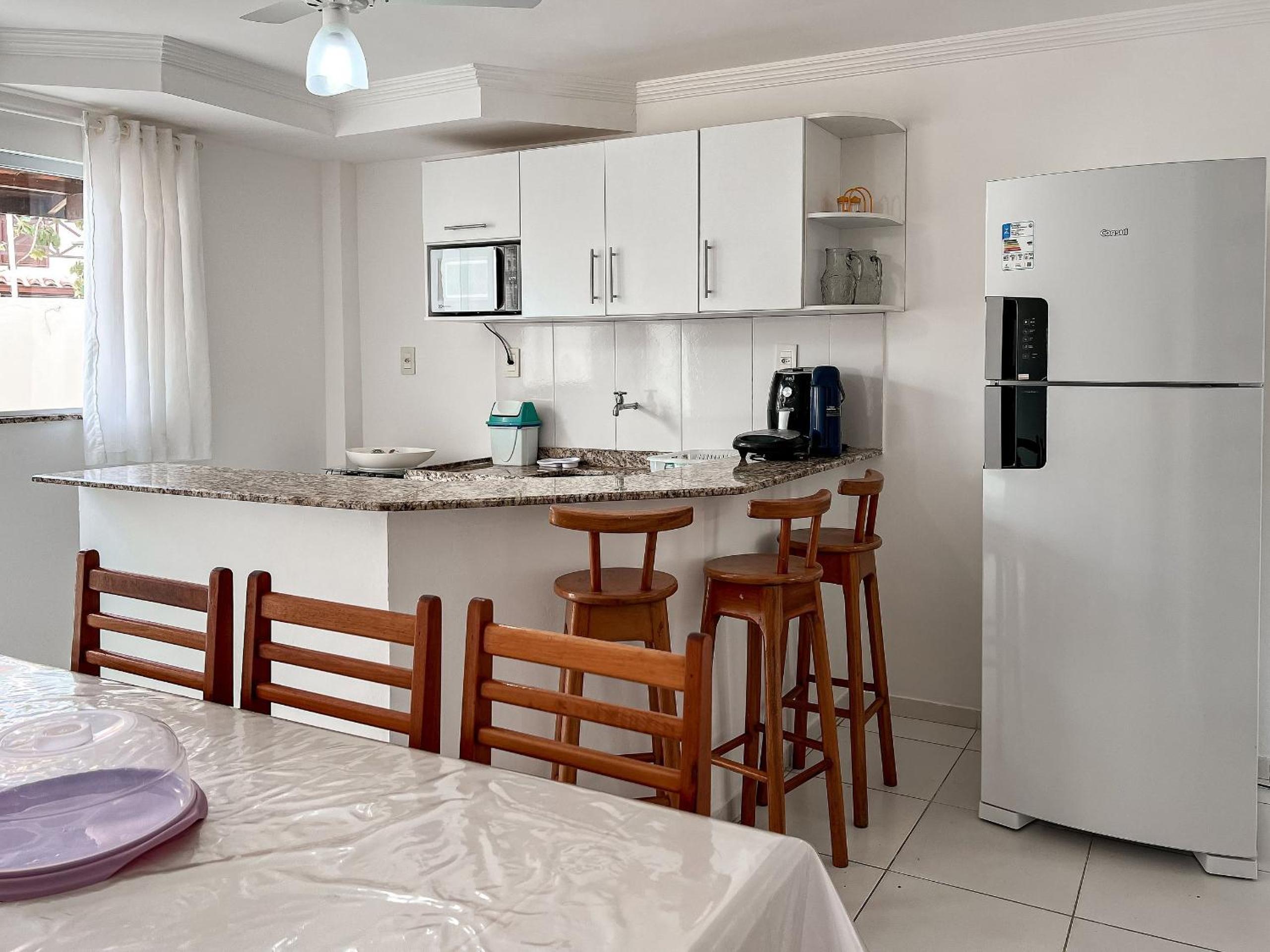 Casas no Residencial Mont Sião com 1, 2 ou 3 suítes (todas com ar condicionado) condomíno a poucos metros da praia de Taperapuã (Axé Moi), com 2 piscinas a