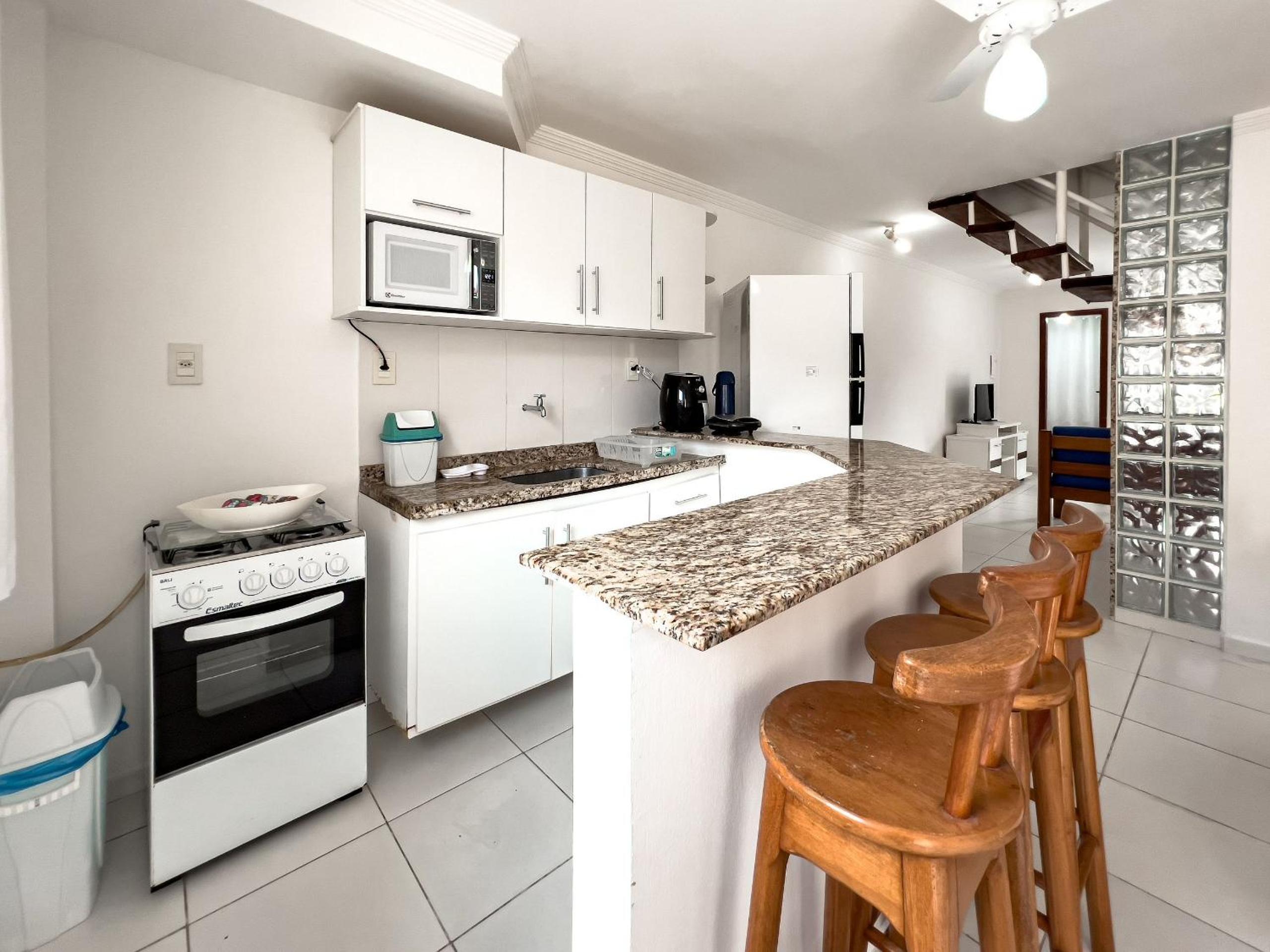 Casas no Residencial Mont Sião com 1, 2 ou 3 suítes (todas com ar condicionado) condomíno a poucos metros da praia de Taperapuã (Axé Moi), com 2 piscinas a