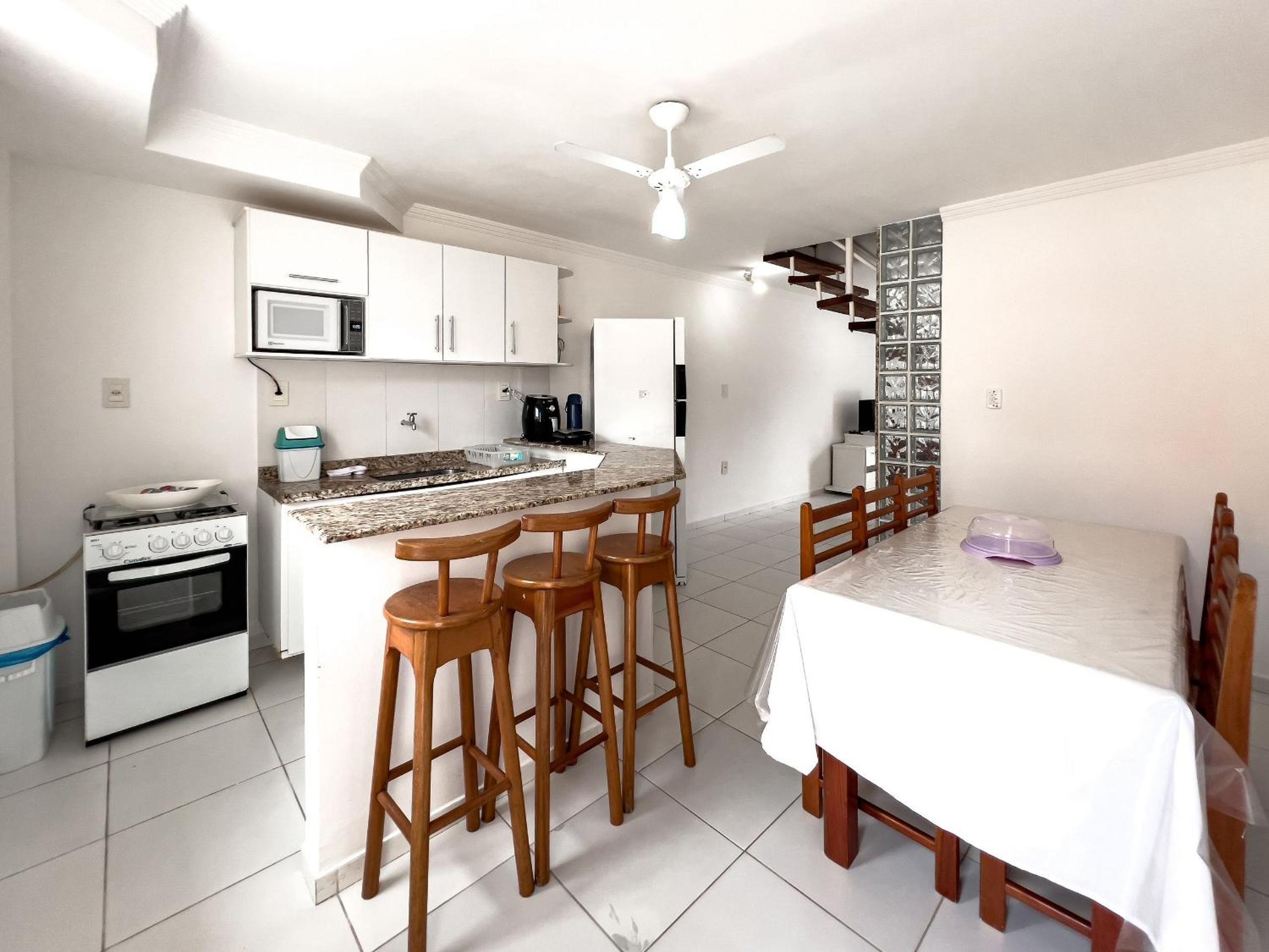 Casas no Residencial Mont Sião com 1, 2 ou 3 suítes (todas com ar condicionado) condomíno a poucos metros da praia de Taperapuã (Axé Moi), com 2 piscinas a