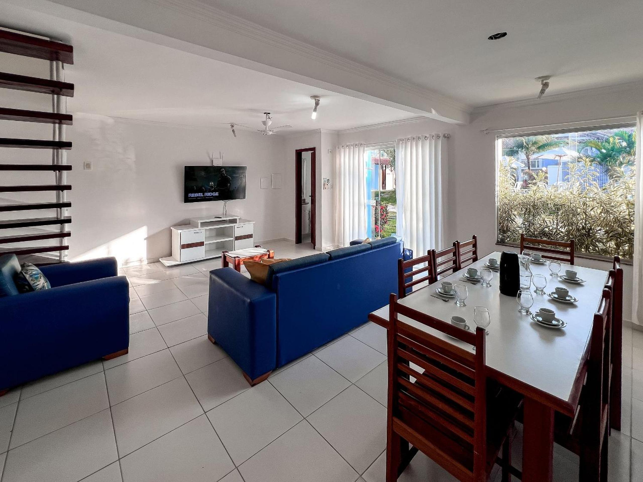 Casas no Residencial Mont Sião com 1, 2 ou 3 suítes (todas com ar condicionado) condomíno a poucos metros da praia de Taperapuã (Axé Moi), com 2 piscinas a