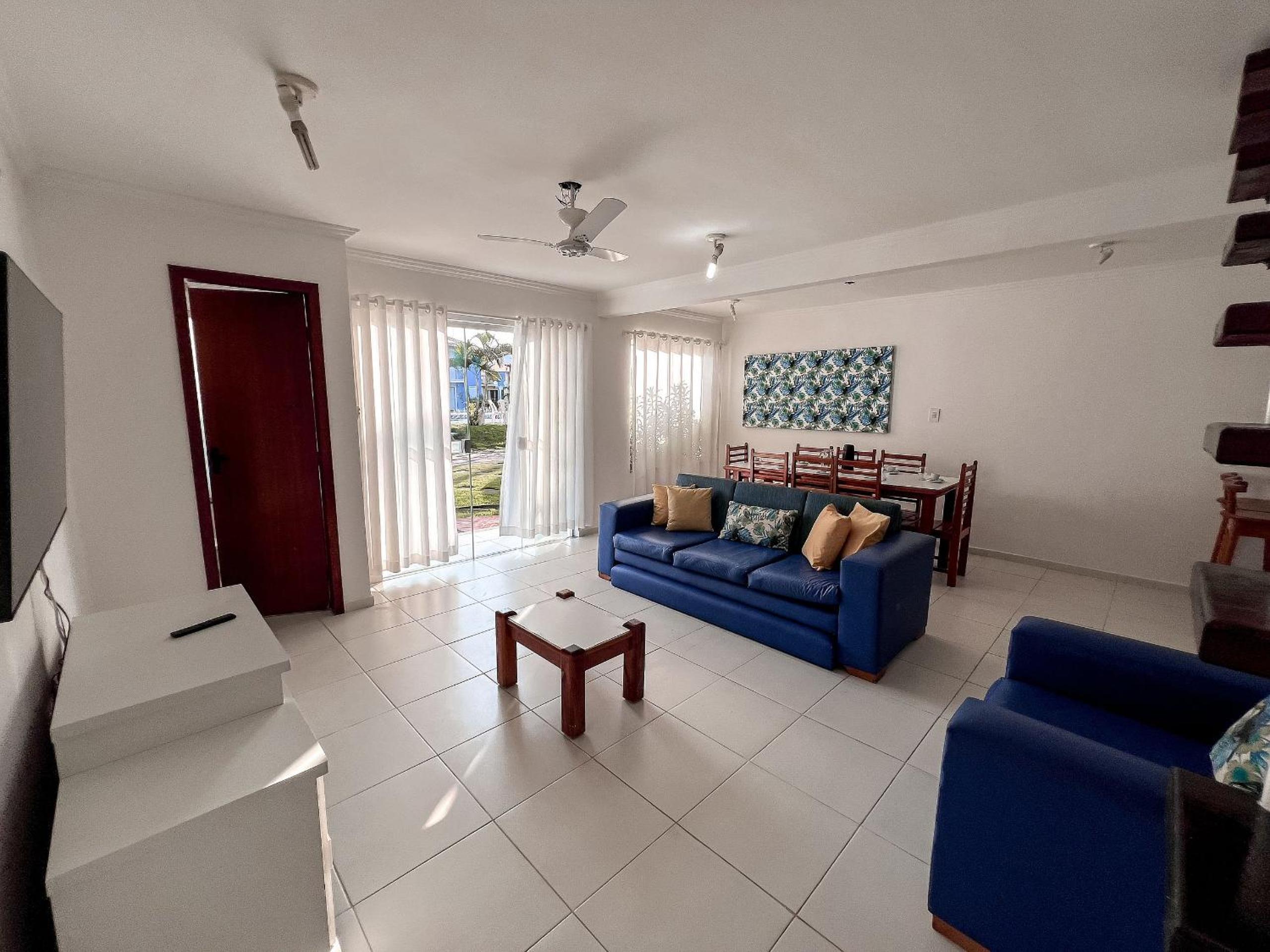 Casas no Residencial Mont Sião com 1, 2 ou 3 suítes (todas com ar condicionado) condomíno a poucos metros da praia de Taperapuã (Axé Moi), com 2 piscinas a