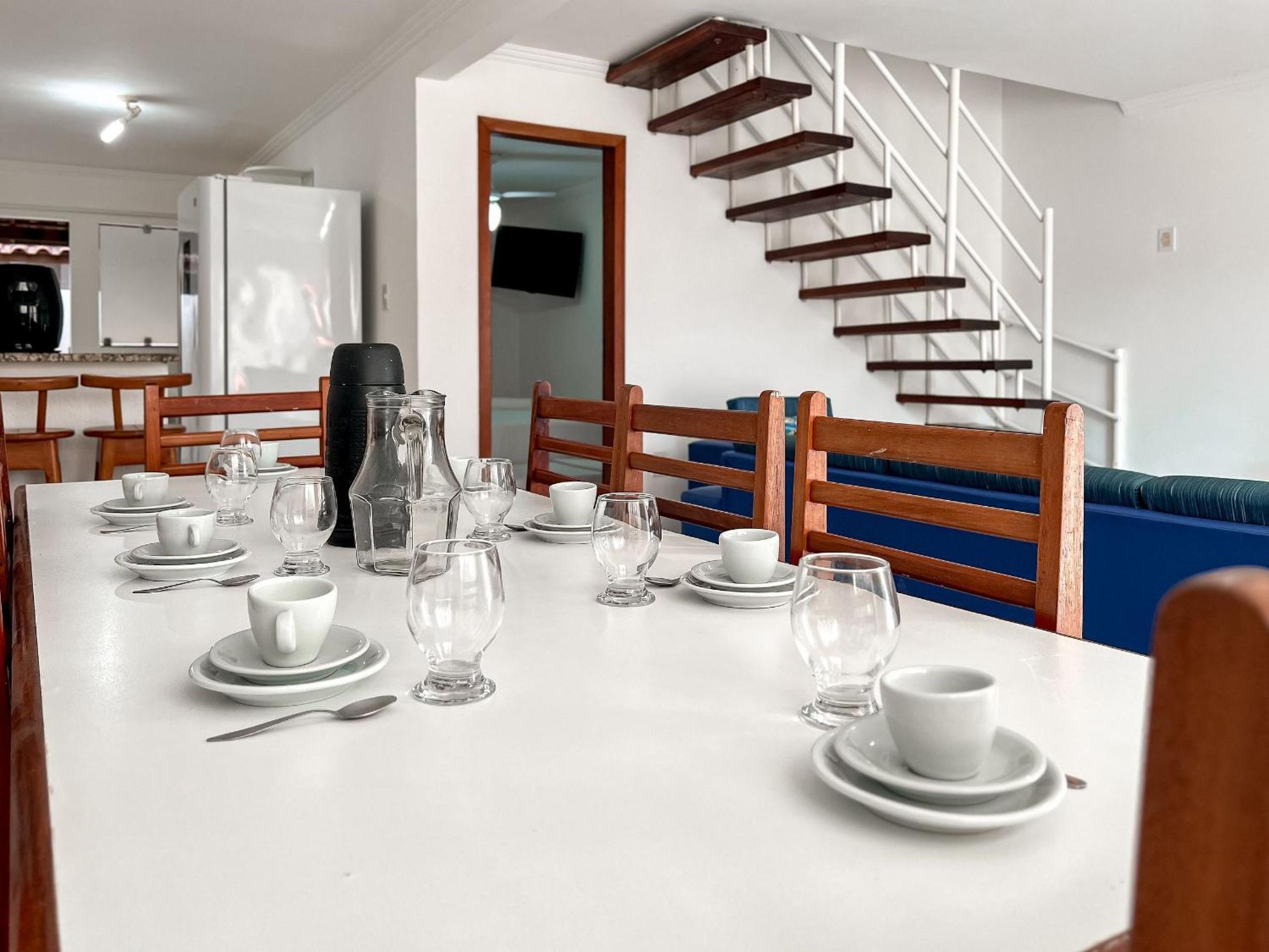 Casas no Residencial Mont Sião com 1, 2 ou 3 suítes (todas com ar condicionado) condomíno a poucos metros da praia de Taperapuã (Axé Moi), com 2 piscinas a