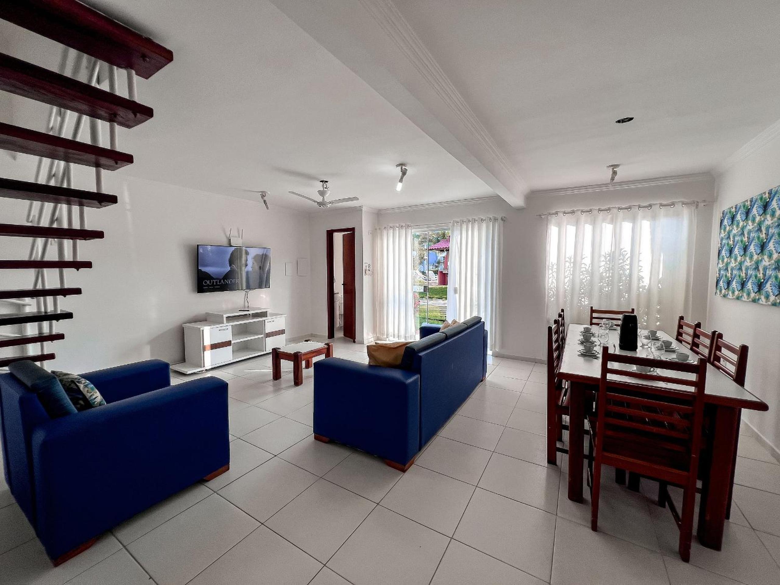Casas no Residencial Mont Sião com 1, 2 ou 3 suítes (todas com ar condicionado) condomíno a poucos metros da praia de Taperapuã (Axé Moi), com 2 piscinas a