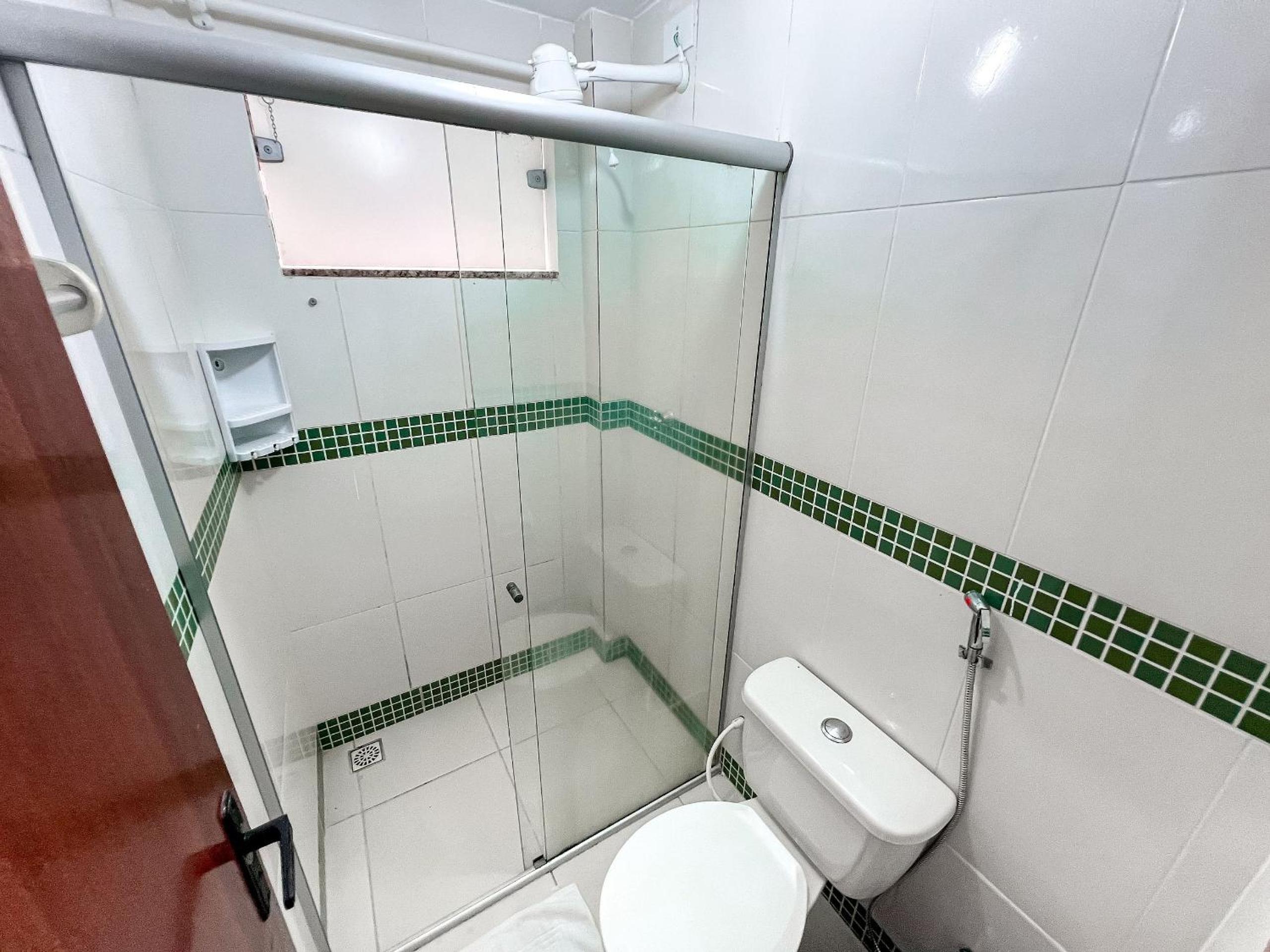 Casas no Residencial Mont Sião com 1, 2 ou 3 suítes (todas com ar condicionado) condomíno a poucos metros da praia de Taperapuã (Axé Moi), com 2 piscinas a