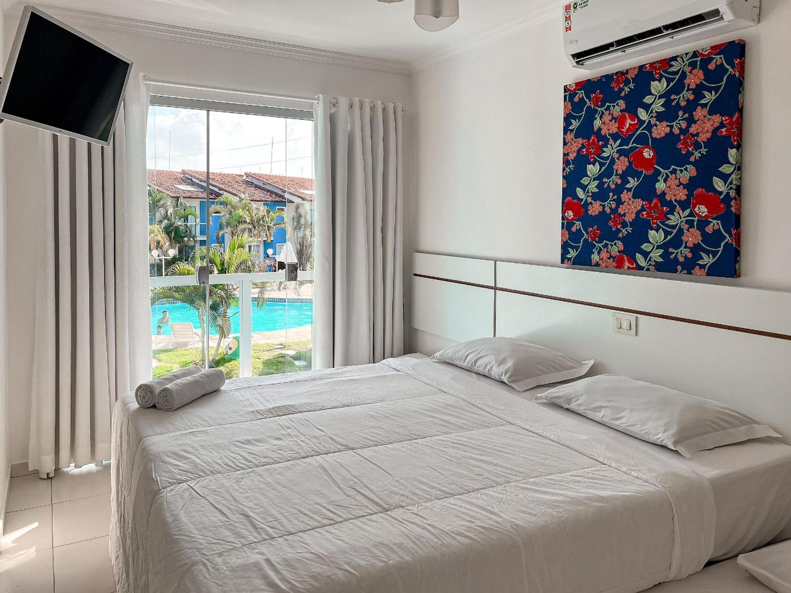 Casas no Residencial Mont Sião com 1, 2 ou 3 suítes (todas com ar condicionado) condomíno a poucos metros da praia de Taperapuã (Axé Moi), com 2 piscinas a